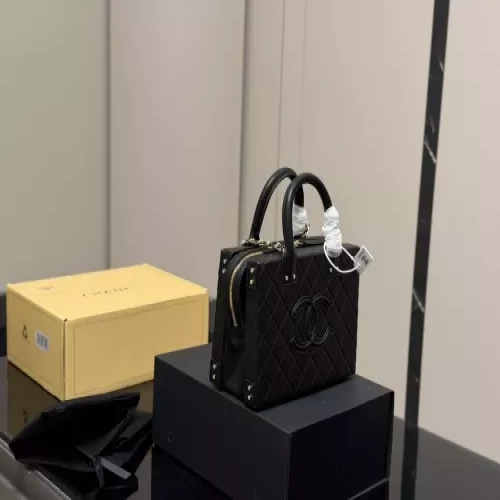 샤넬 블랙 퀼팅 박스형 토트백