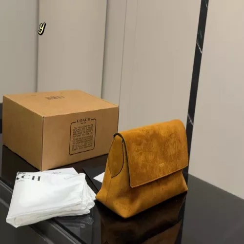 코치 스웨이드 플랩 숄더백