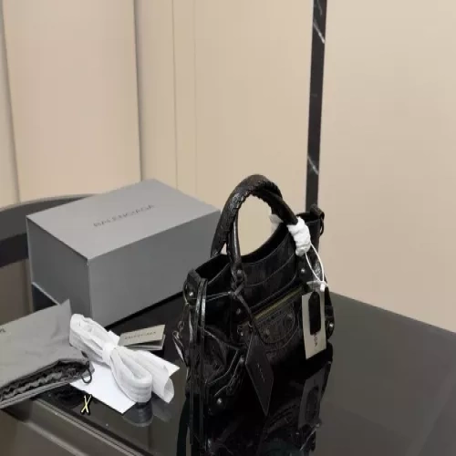 발렌시아가 스터드 빈티지 코팅 캔버스 토트백