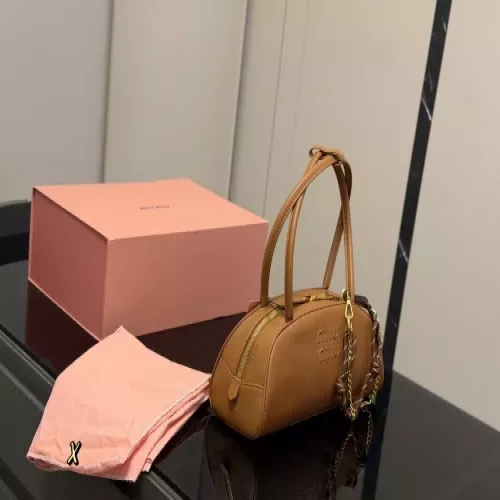 미우미우 월형 쉘 디자인 보스턴백
