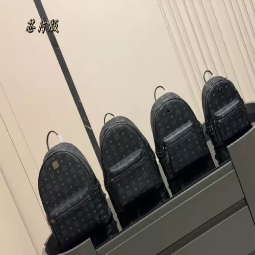 엠씨엠 모노그램 대칭 패턴 백팩