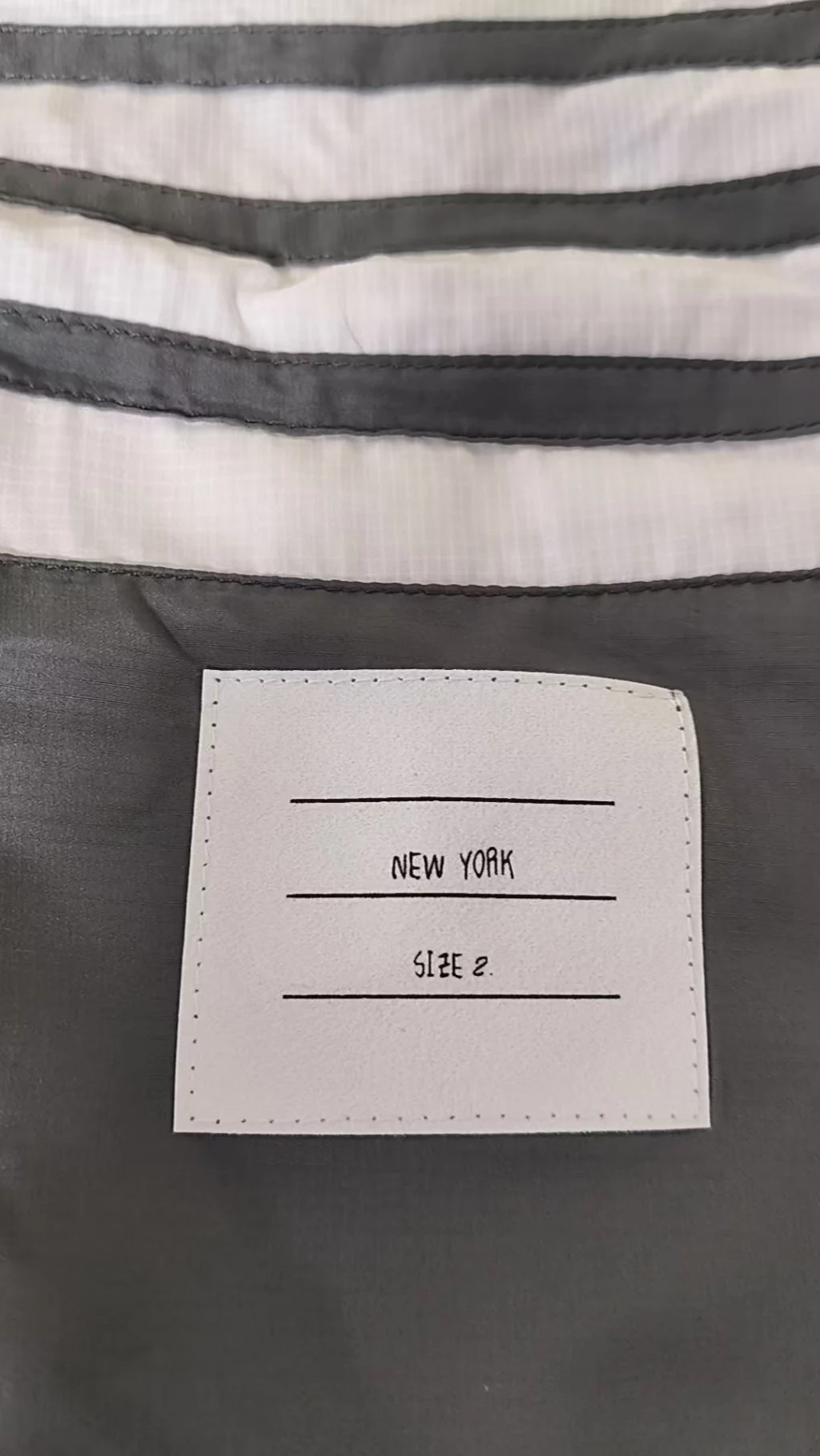 톰브라운 사선 스트라이프 비치 쇼츠 출고 전 검수사진 8