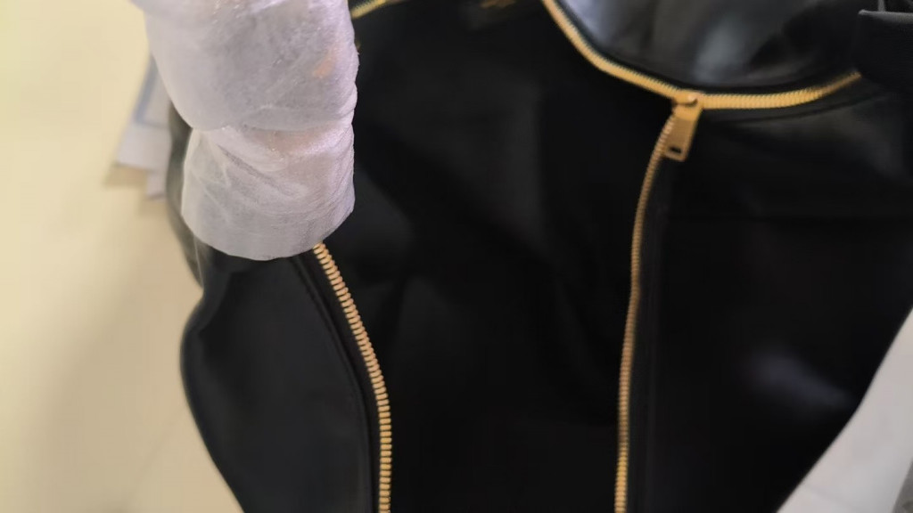 입생로랑 아말리아 YSL 레더 체인 호른 쉐입 숄더백 출고 전 검수사진 5