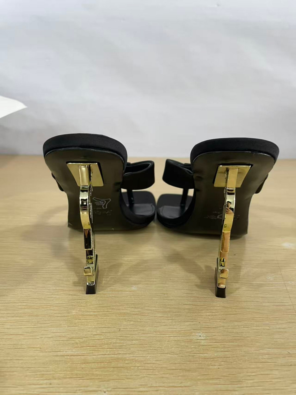 입생로랑 금속 YSL 로고 스트랩 하이힐 샌들 출고 전 검수사진 6