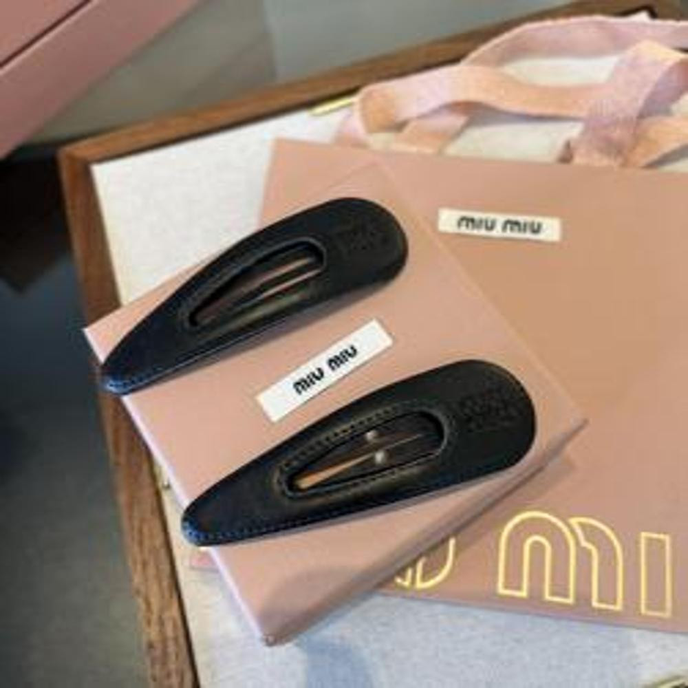 미우미우 로고 슬림 집게 헤어핀 세트