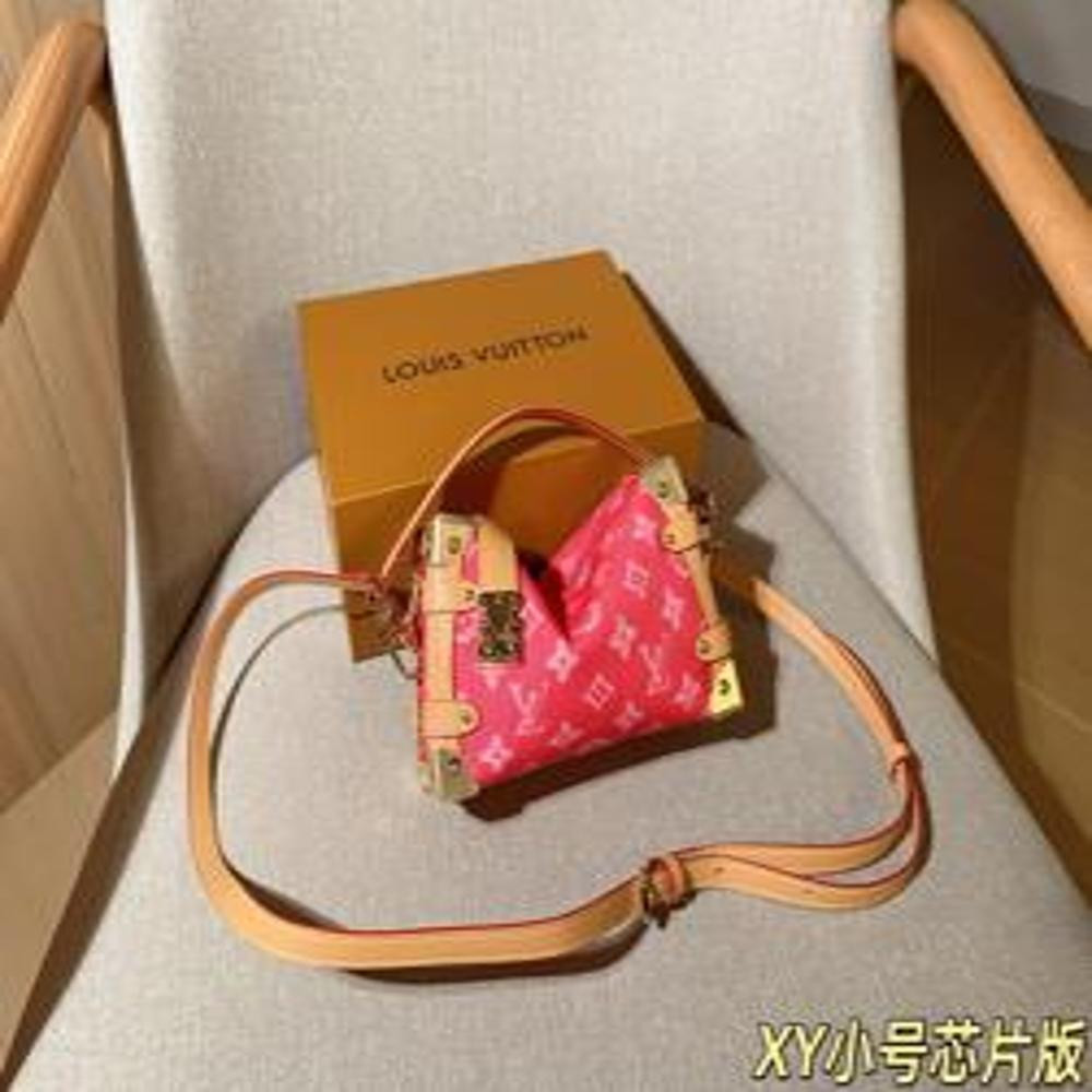 루이비통 26SS 130주년 한정 사이드 트렁크 박스백