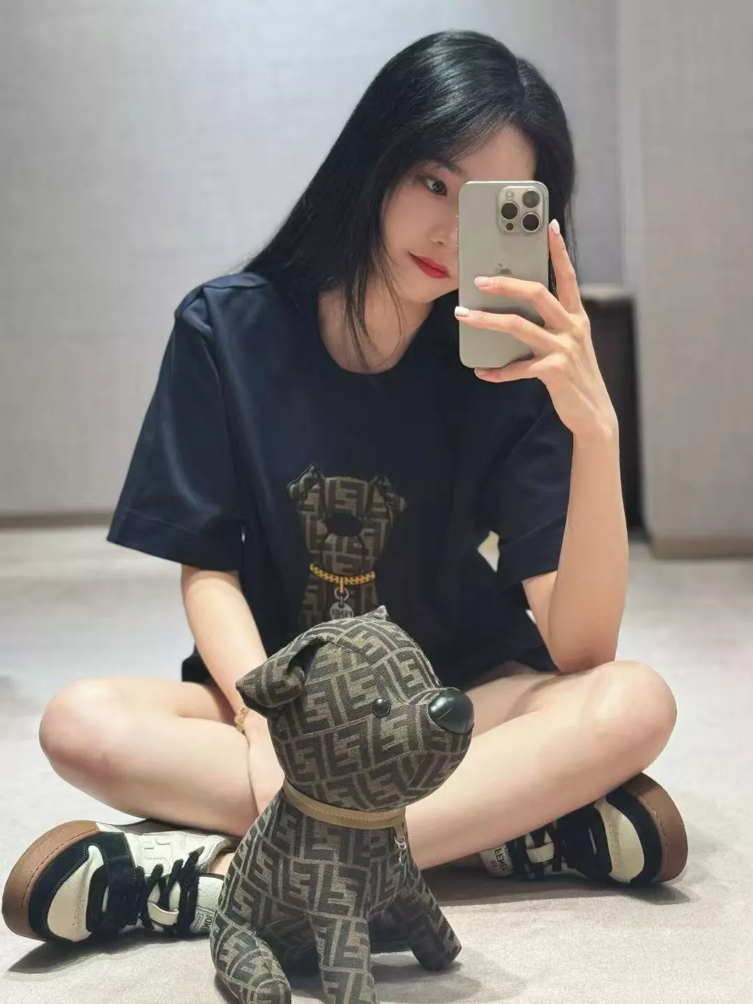 펜디 FF 로고 패턴 강아지 자수 코튼 반팔 티셔츠 상세 이미지 10