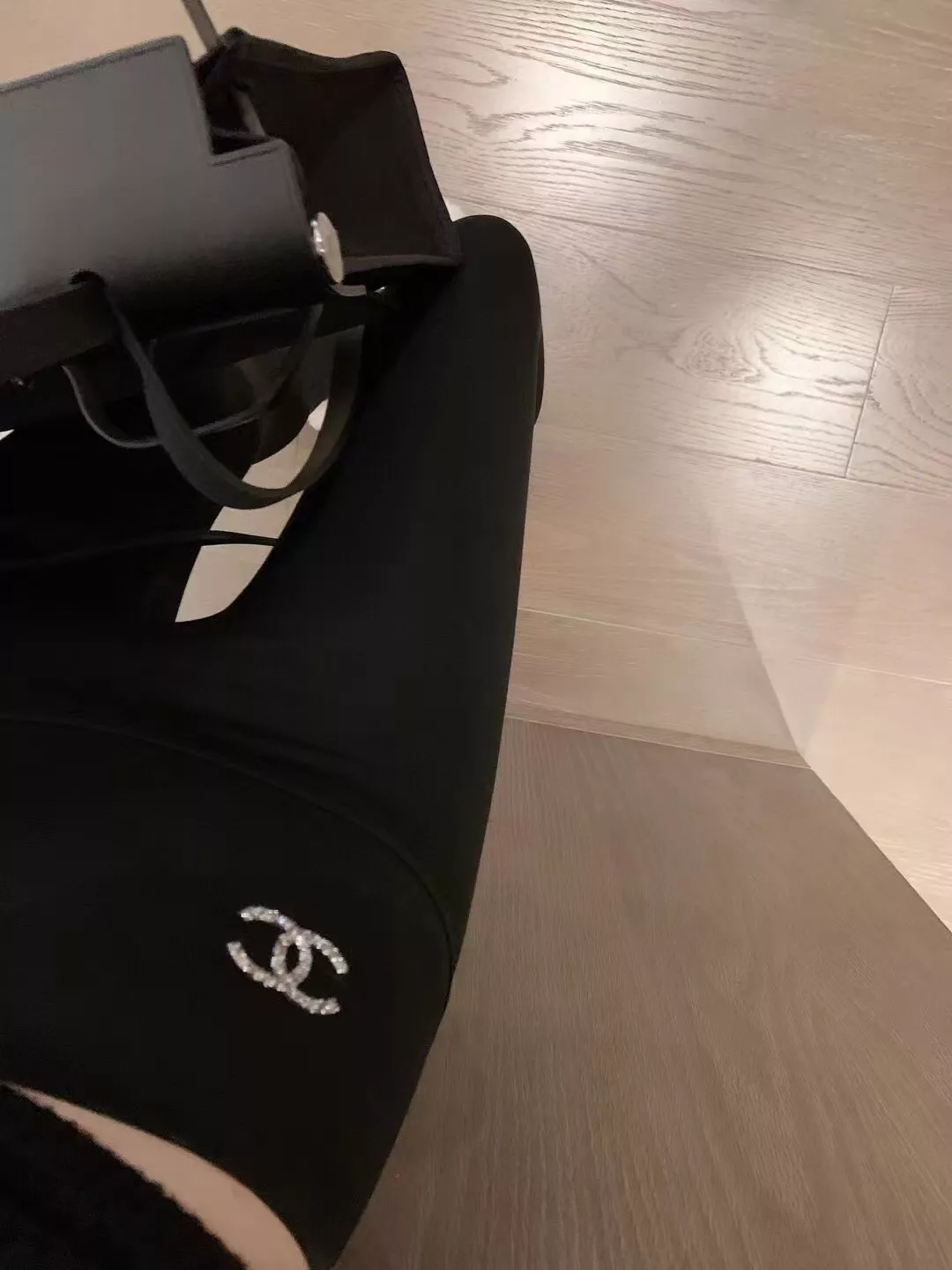 샤넬 로고 큐빅 포인트 기모 레깅스 상세 이미지 15