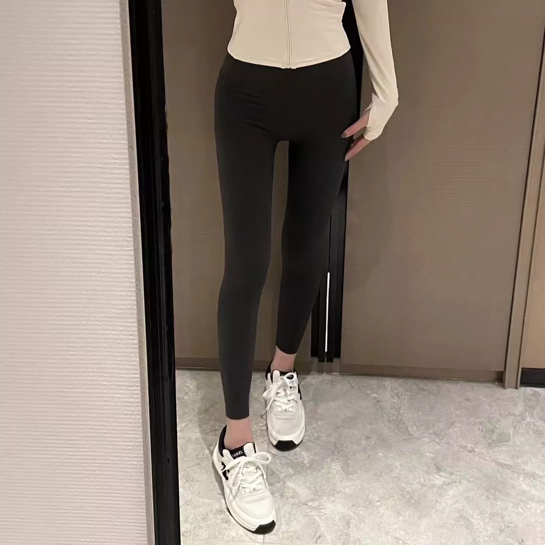 샤넬 로고 프린트 슬림핏 요가 레깅스 상세 이미지 12