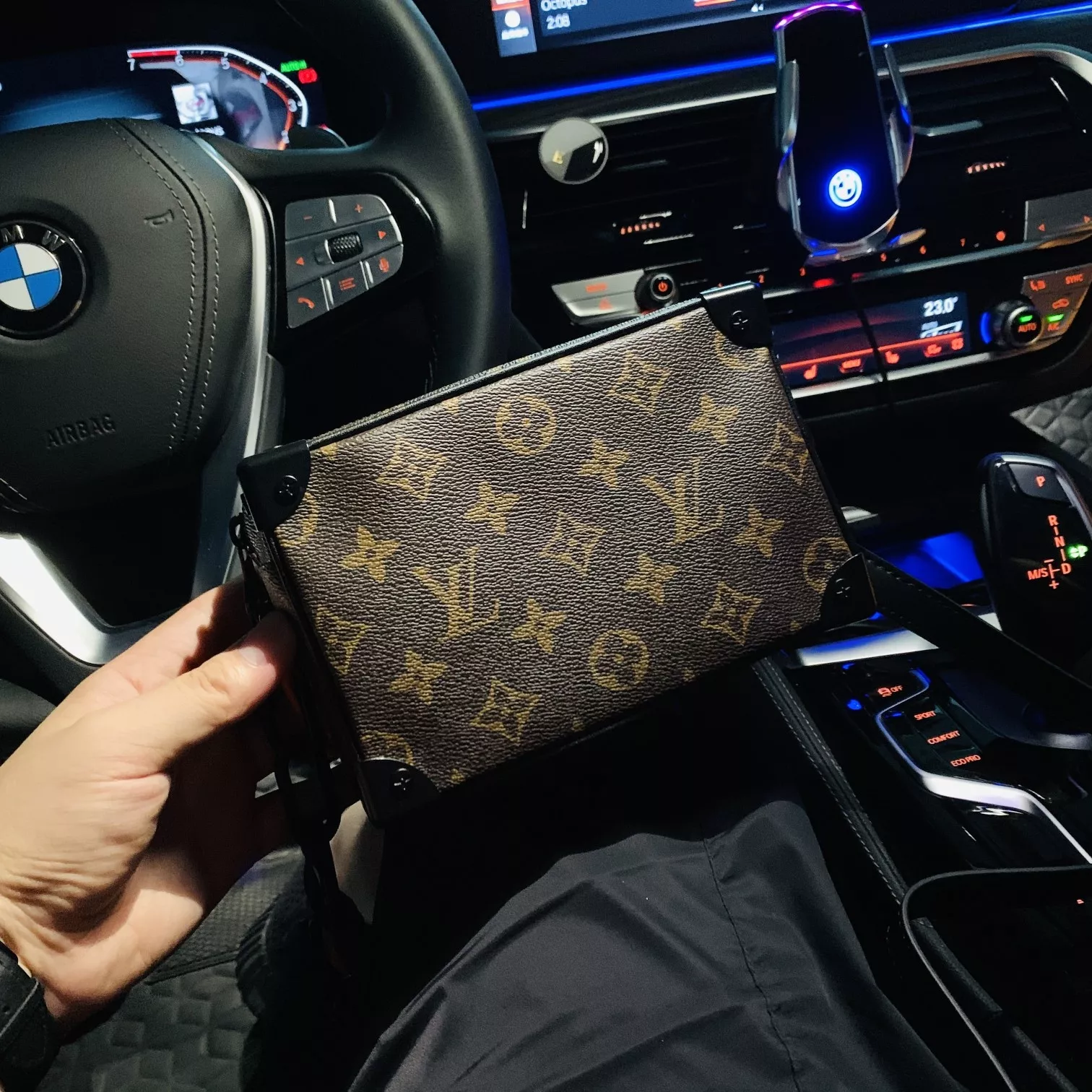 루이비통 모노그램 LV 소프트 트렁크 오렌지 체인 숄더백 상세 이미지 5