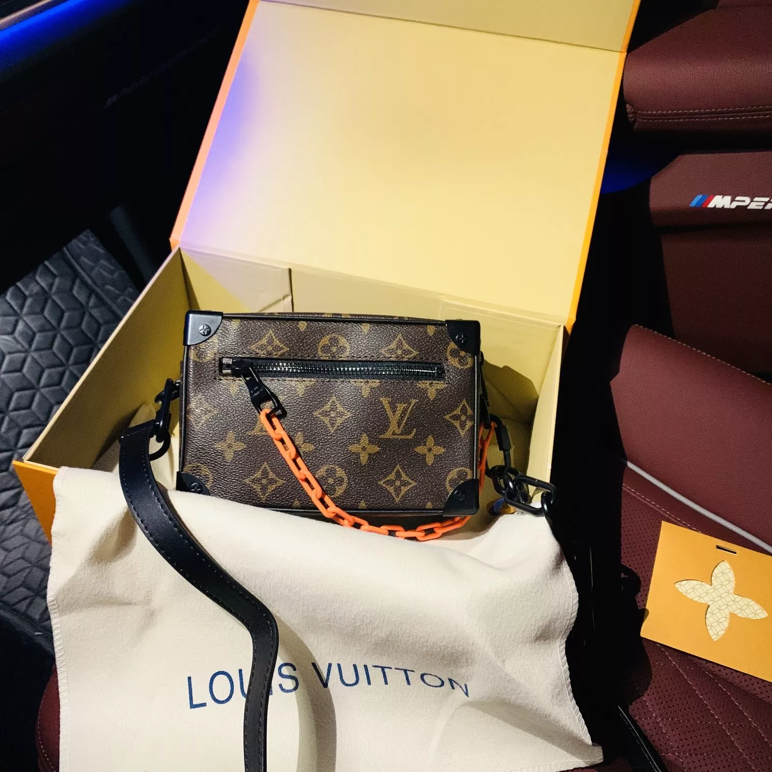 루이비통 모노그램 LV 소프트 트렁크 오렌지 체인 숄더백 상세 이미지 2