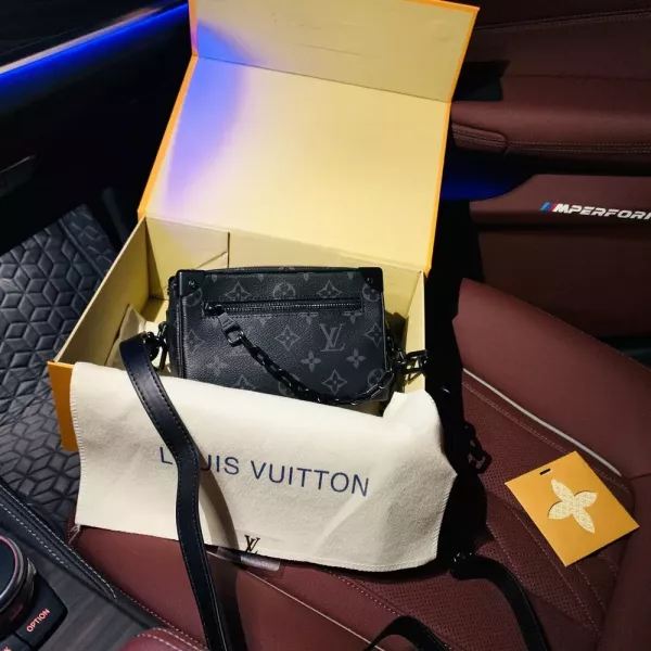 루이비통 LV 소프트 트렁크 체인 숄더백