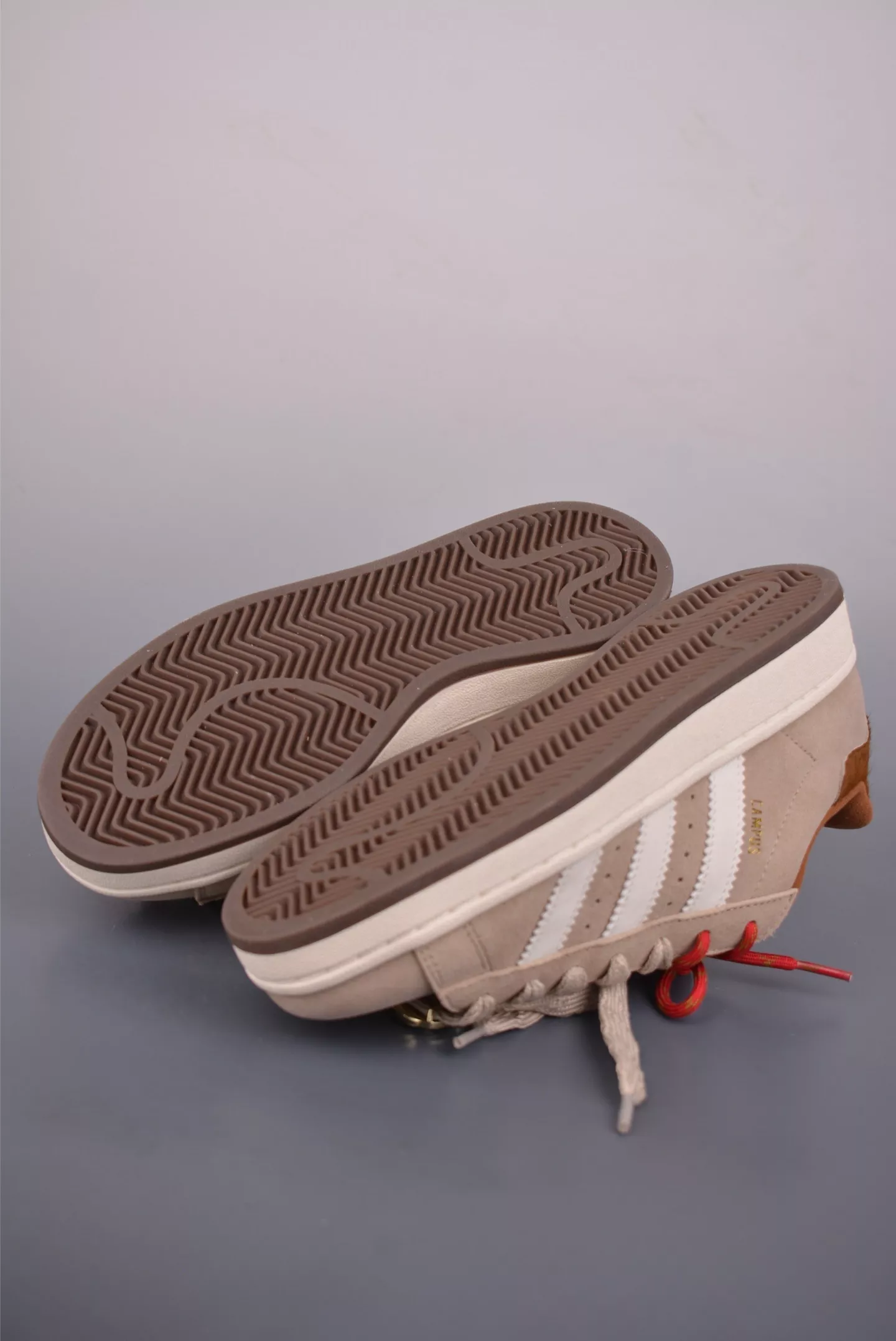 아디다스 오리지널스 캠퍼스 00s 스웨이드 로우 스니커즈 상세 이미지 3