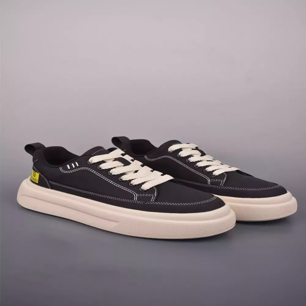 펜디 23SS 로고 포인트 로우컷 스니커즈