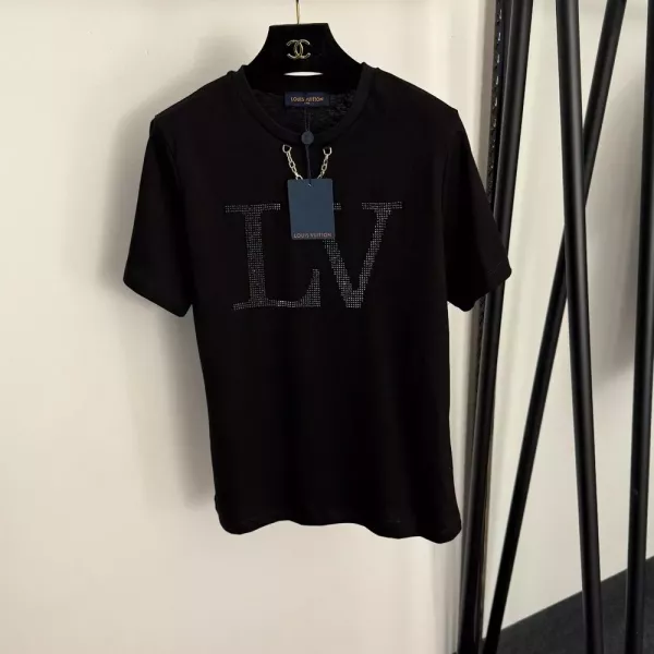 루이비통 크리스탈 LV 로고 체인 디테일 코튼 반소매 티셔츠