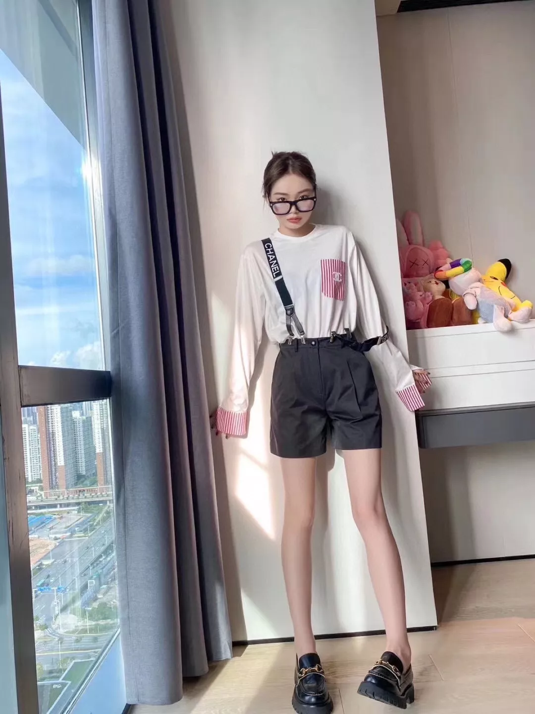 샤넬 스트라이프 배색 포켓 라운드넥 긴소매 티셔츠 상세 이미지 12