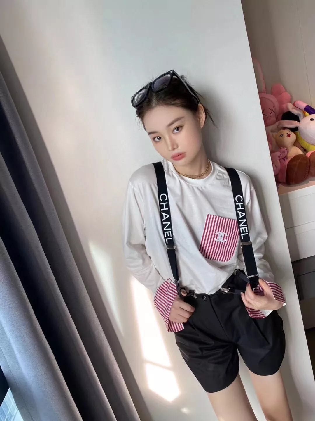 샤넬 스트라이프 배색 포켓 라운드넥 긴소매 티셔츠 상세 이미지 15