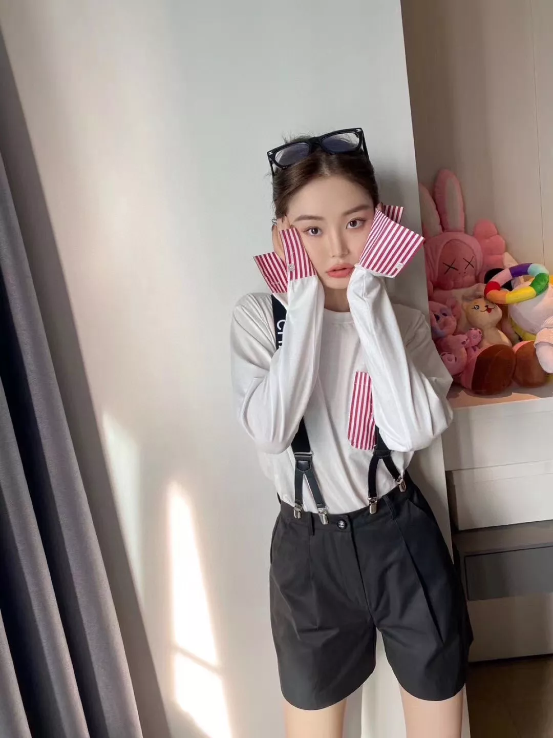 샤넬 스트라이프 배색 포켓 라운드넥 긴소매 티셔츠 상세 이미지 13