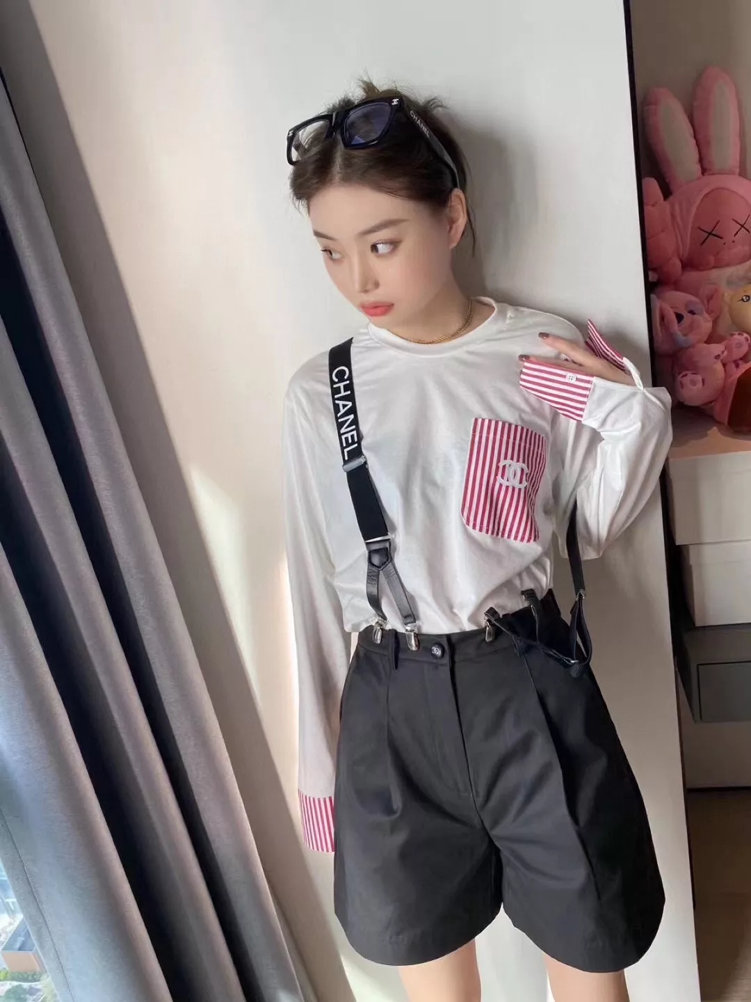 샤넬 스트라이프 배색 포켓 라운드넥 긴소매 티셔츠 상세 이미지 11