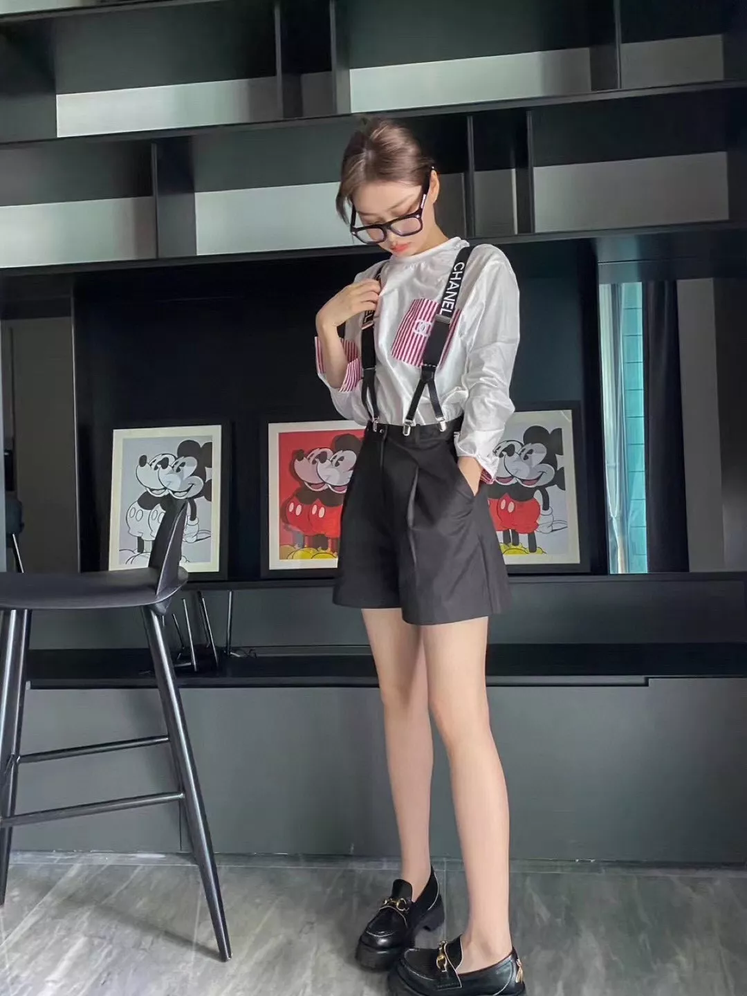 샤넬 스트라이프 배색 포켓 라운드넥 긴소매 티셔츠 상세 이미지 14