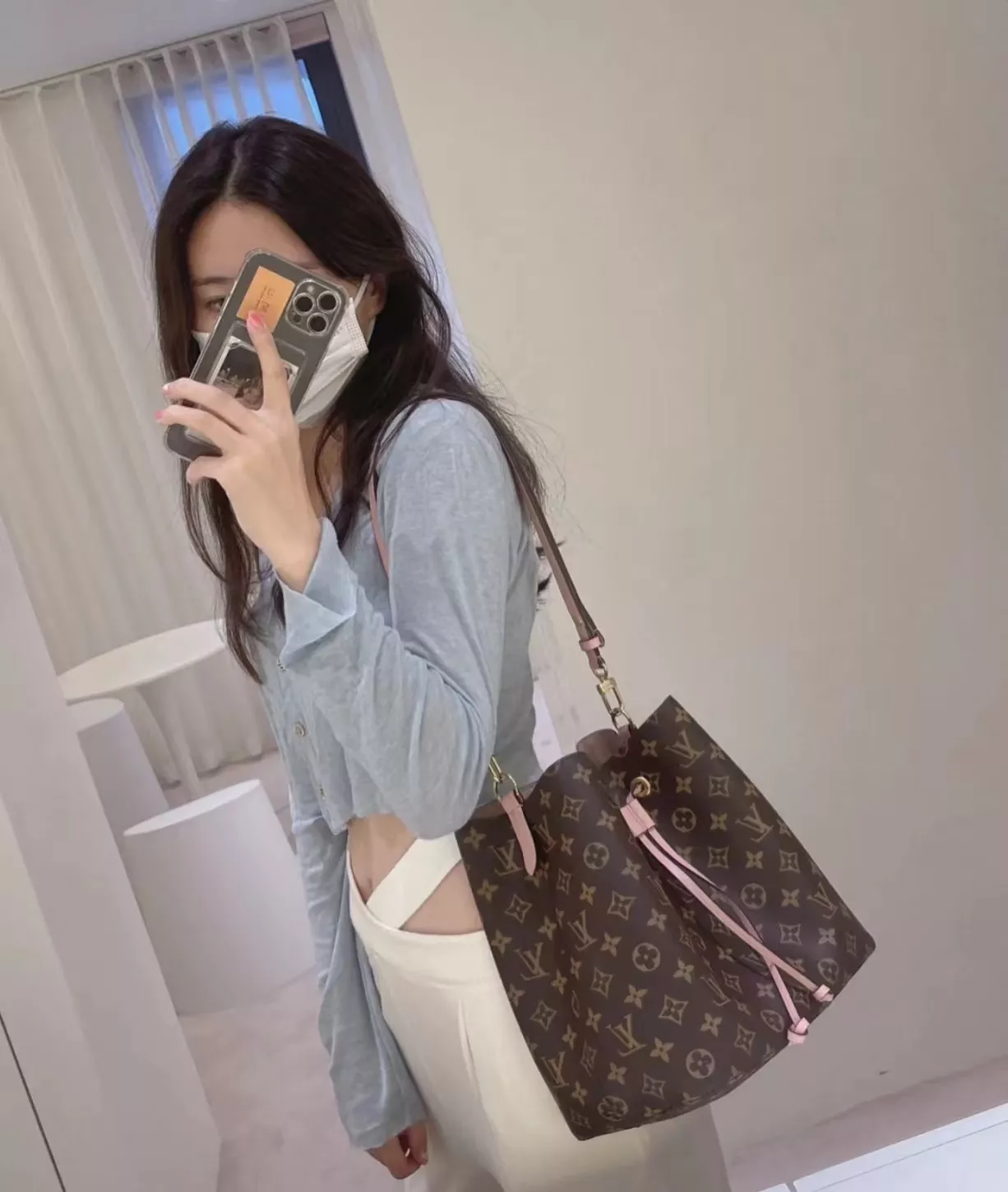 루이비통 모노그램 핑크 트리밍 버킷 숄더백 상세 이미지 1