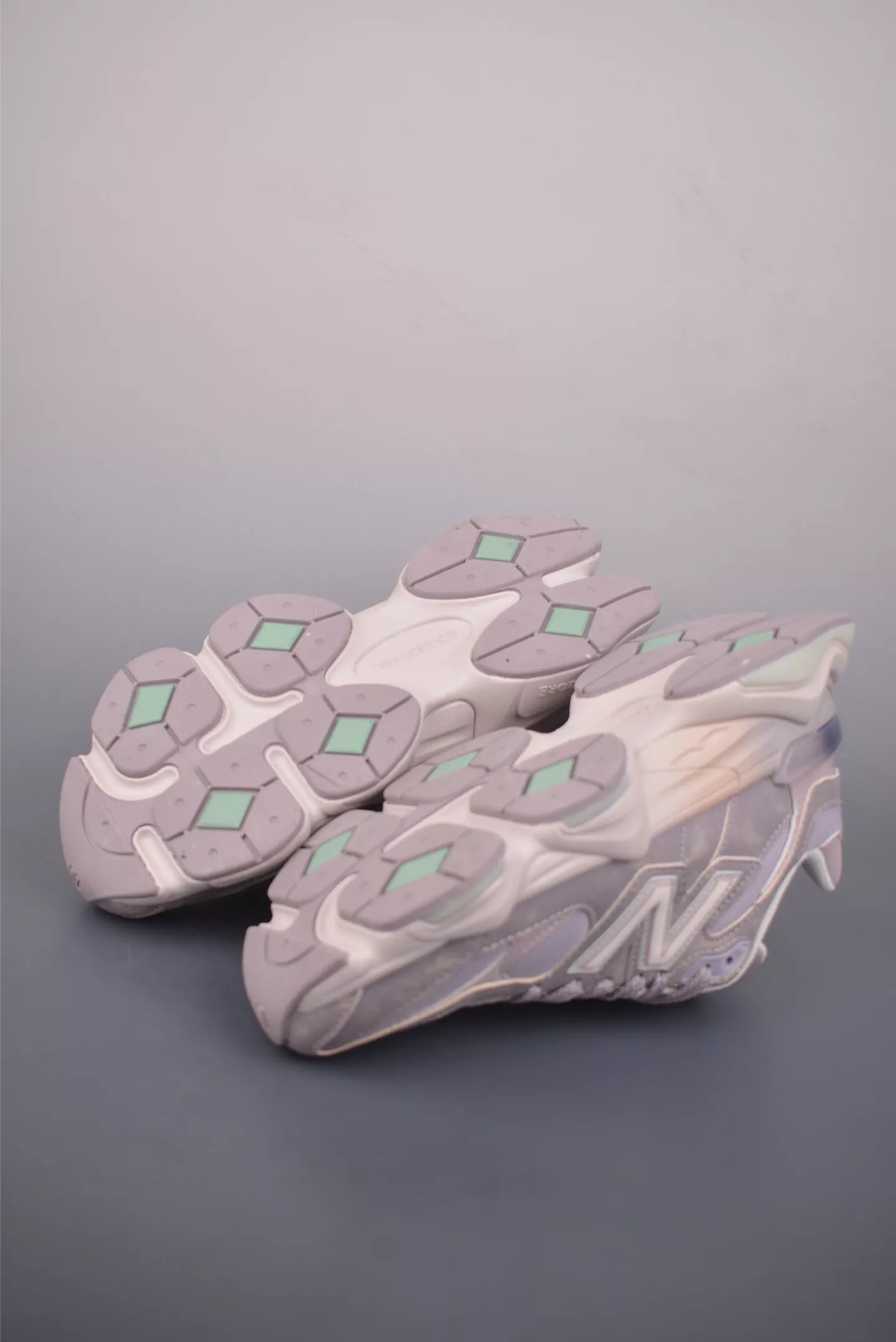 뉴발란스 Joe Freshgoods 콜라보 NB9060 복각 스니커즈 상세 이미지 3