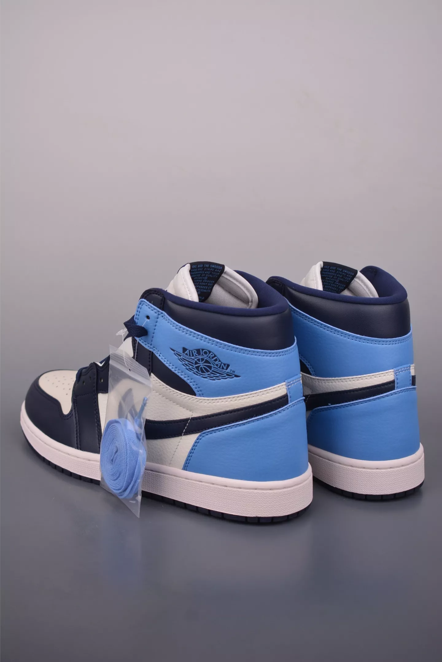 에어조던 Air Jordan 1 High OG 블루 네이비 화이트 빈티지 무드 상세 이미지 2