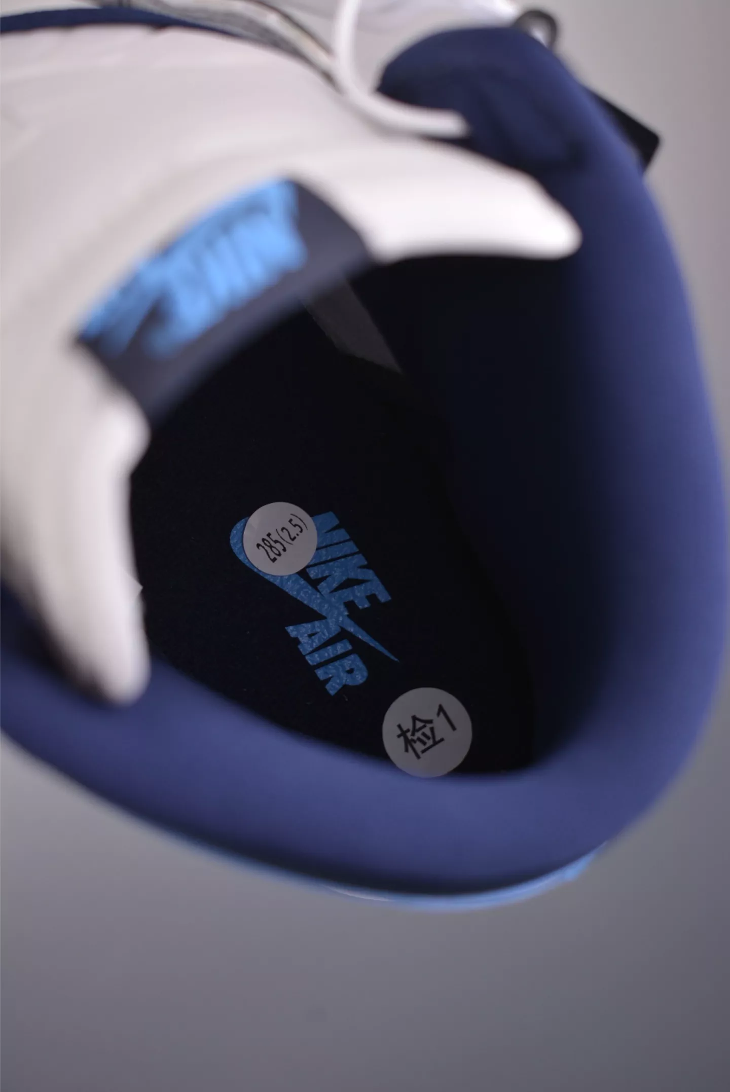 에어조던 Air Jordan 1 High OG 블루 네이비 화이트 빈티지 무드 상세 이미지 9