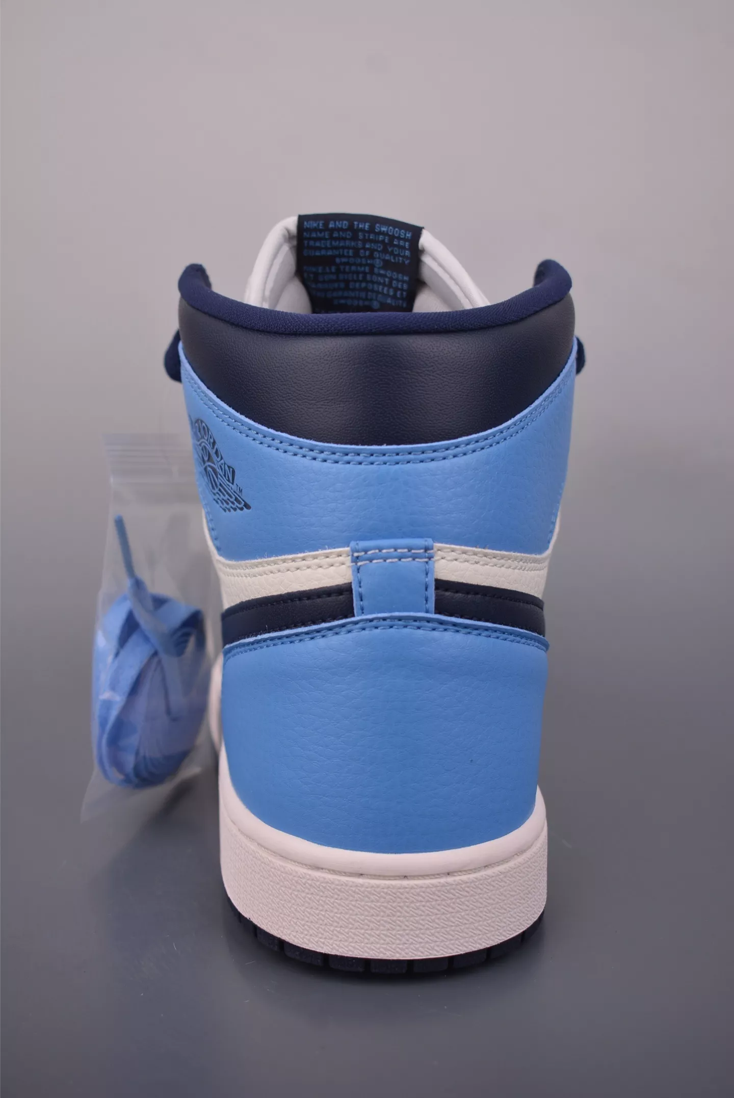 에어조던 Air Jordan 1 High OG 블루 네이비 화이트 빈티지 무드 상세 이미지 4