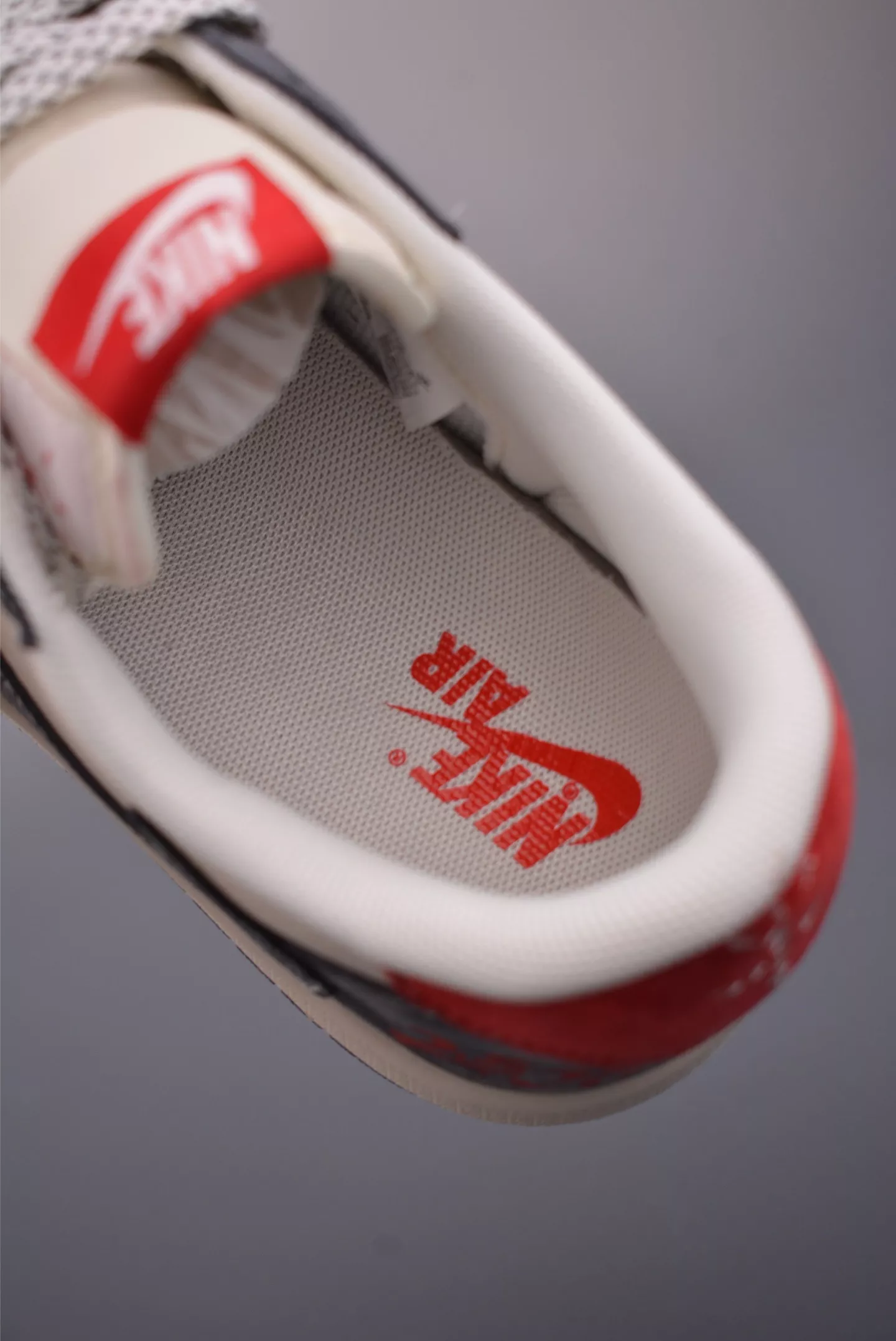 에어조던 에어 조던 1 로우 트래비스X프래그먼트 한정판 상세 이미지 9