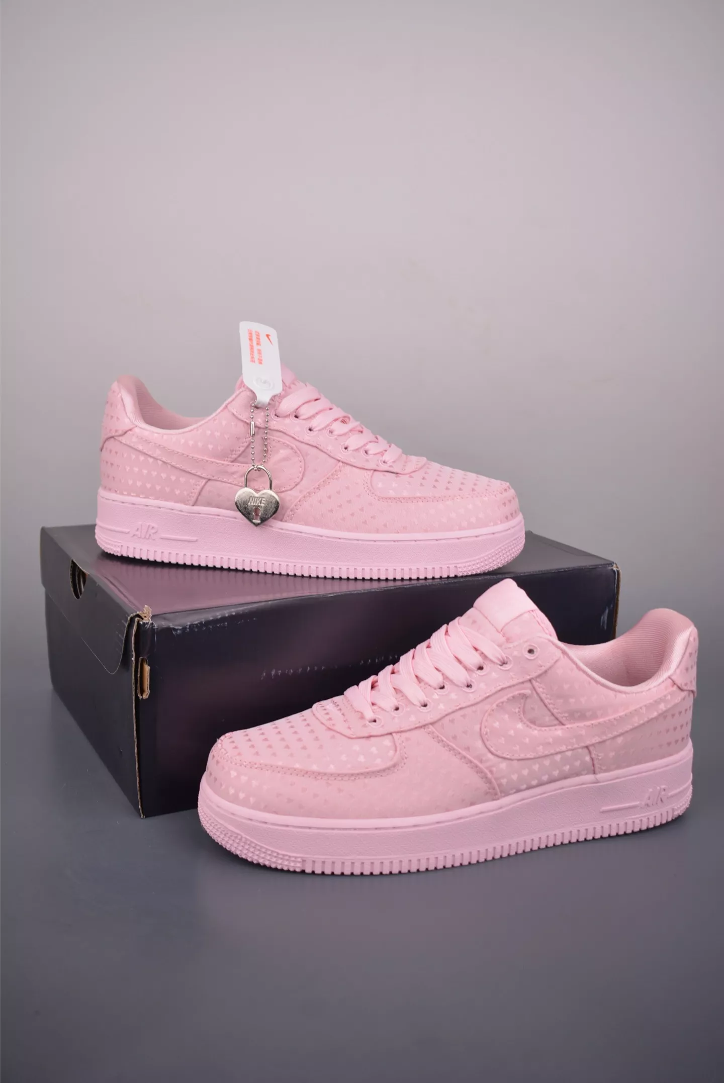 나이키 핑크 하트 에디션 AF1 로우 상세 이미지 5