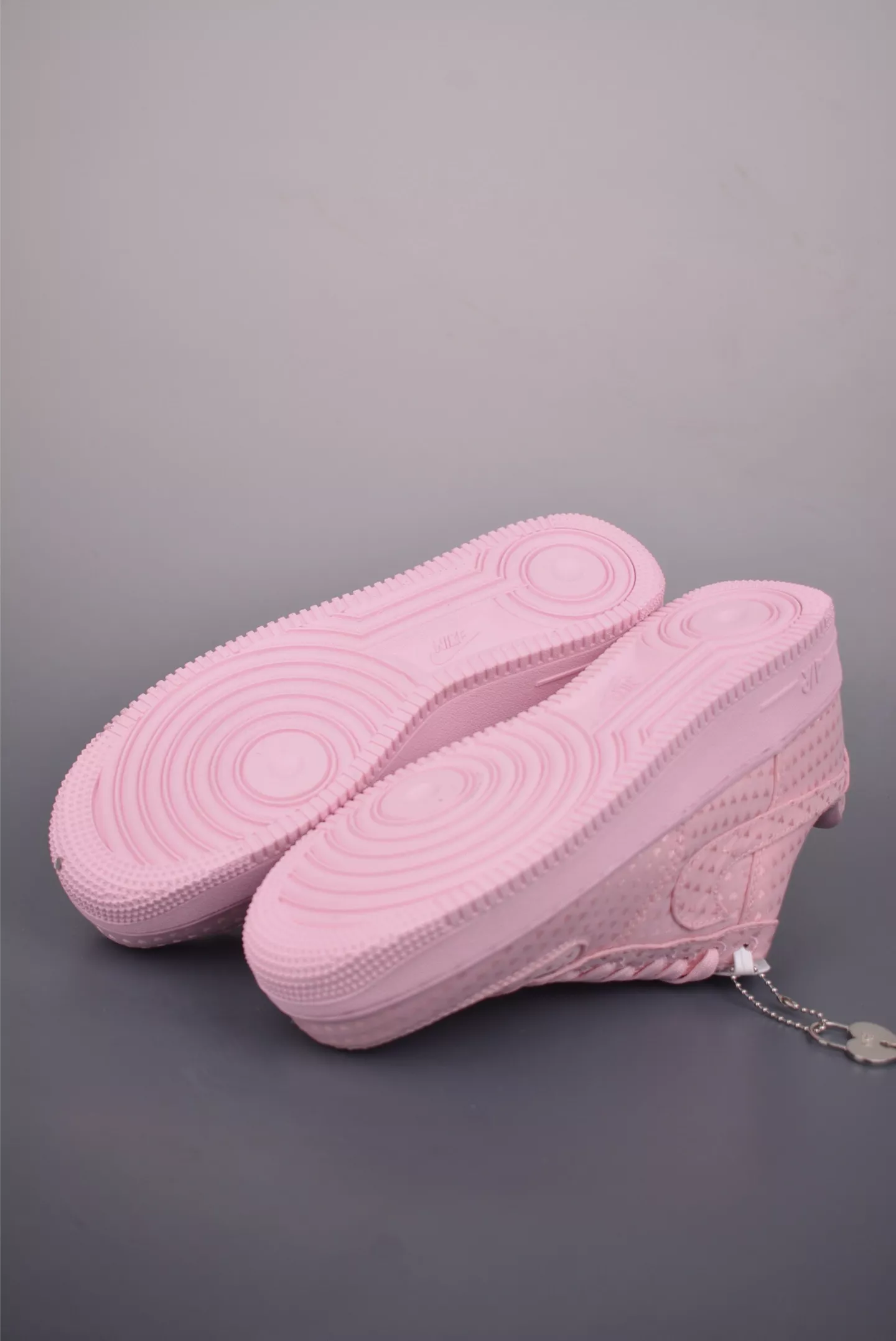 나이키 핑크 하트 에디션 AF1 로우 상세 이미지 3