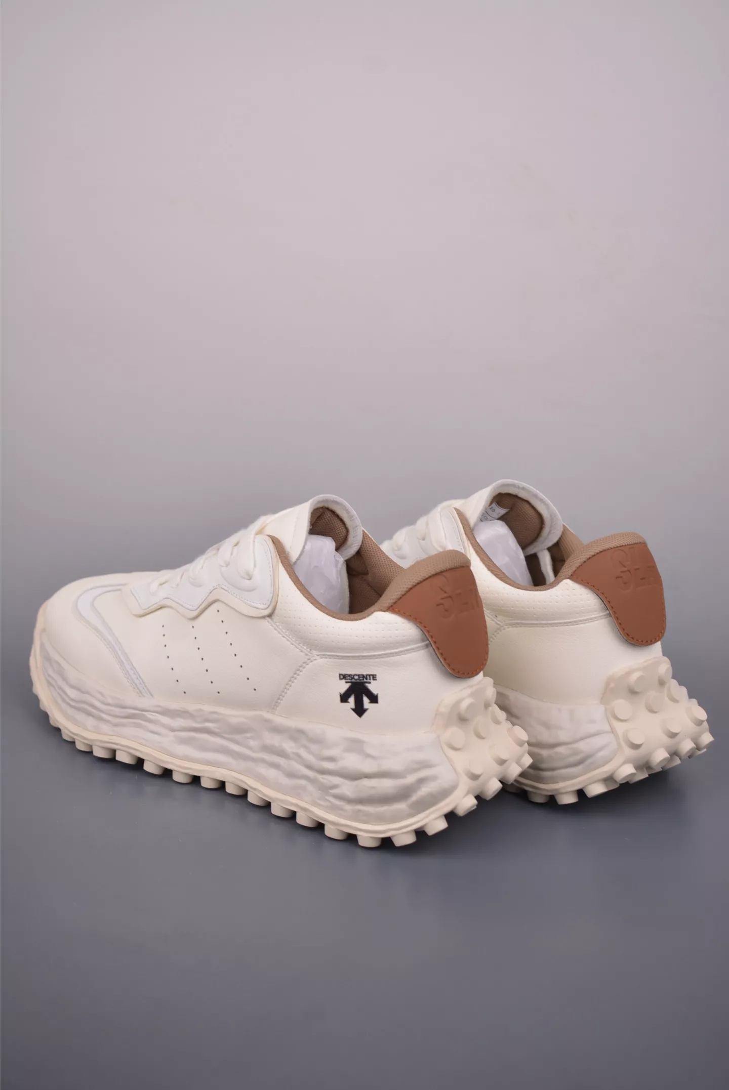데상트 에너자이트 라비테이트 GORE-TEX 트레일화 상세 이미지 2