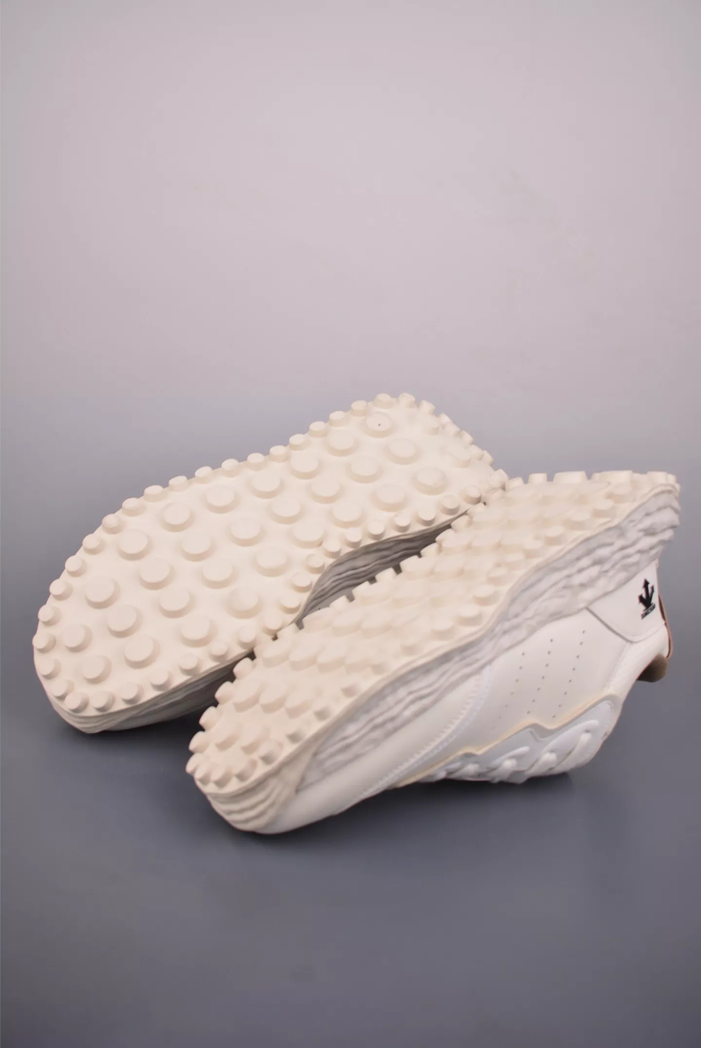 데상트 에너자이트 라비테이트 GORE-TEX 트레일화 상세 이미지 3