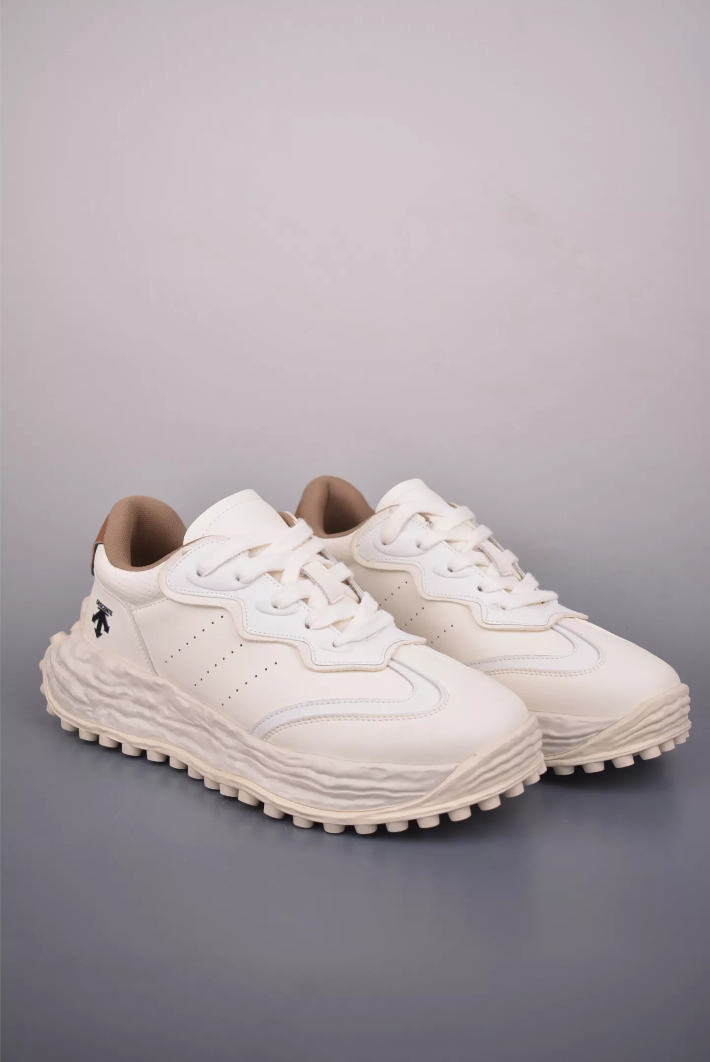 데상트 에너자이트 라비테이트 GORE-TEX 트레일화 상세 이미지 1
