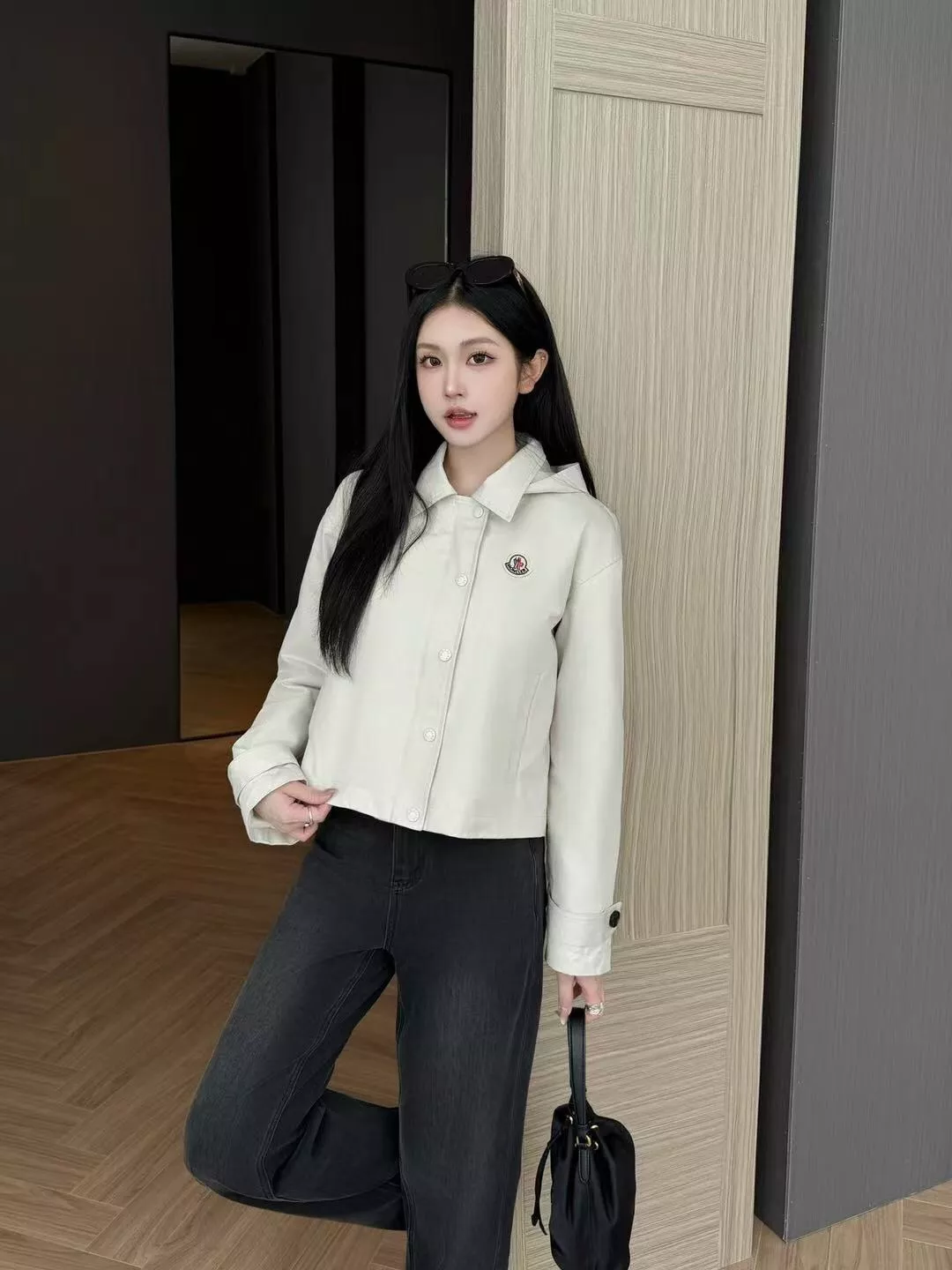 몽클레어 자수 로고 배지 탈부착 후드 숏 윈드브레이커 재킷 상세 이미지 20