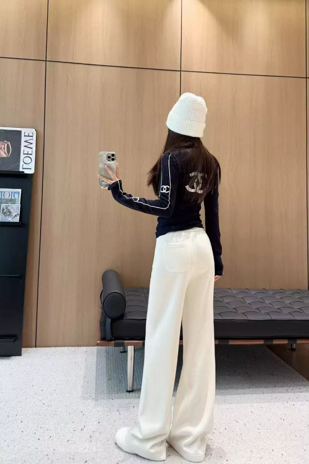 샤넬 로고 장식 라운드넥 긴팔 티 상세 이미지 24