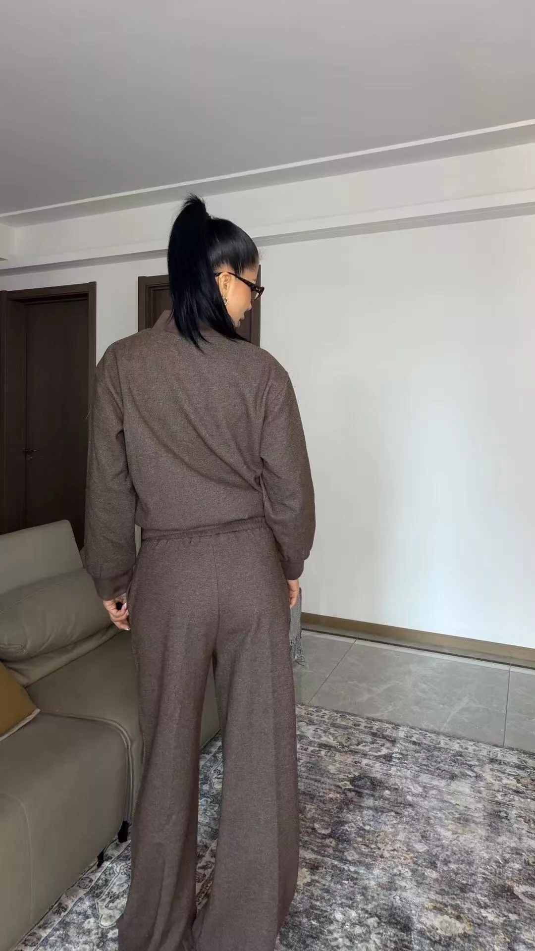 로로피아나 스웨이드 배색 와이드 트레이닝 세트 상세 이미지 18