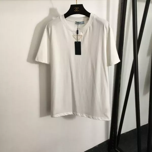 프라다 삼각형 패치 레터링 루즈핏 반소매 티