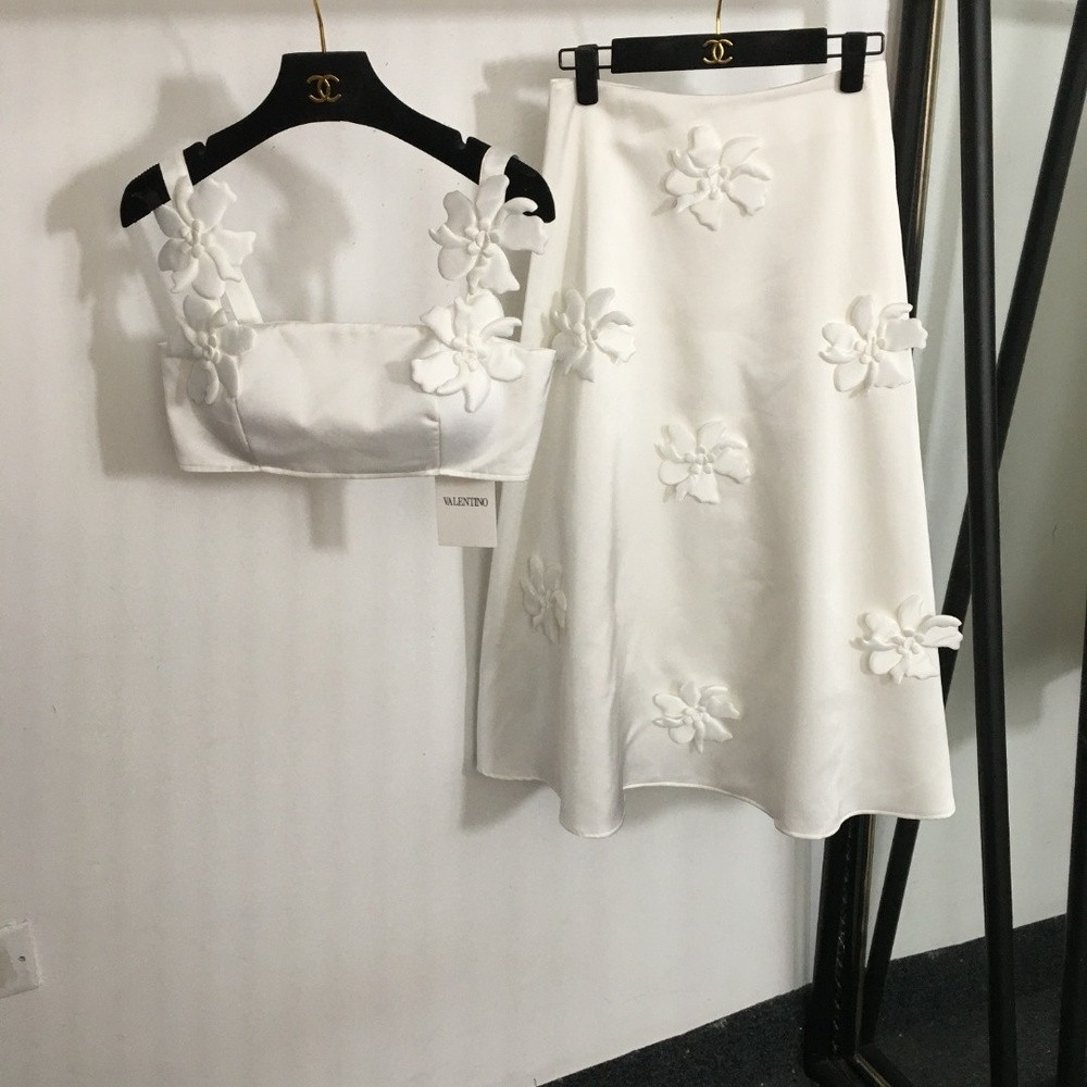 발렌티노 플라워 장식 뷔스티에 크롭탑과 A라인 스커트 세트