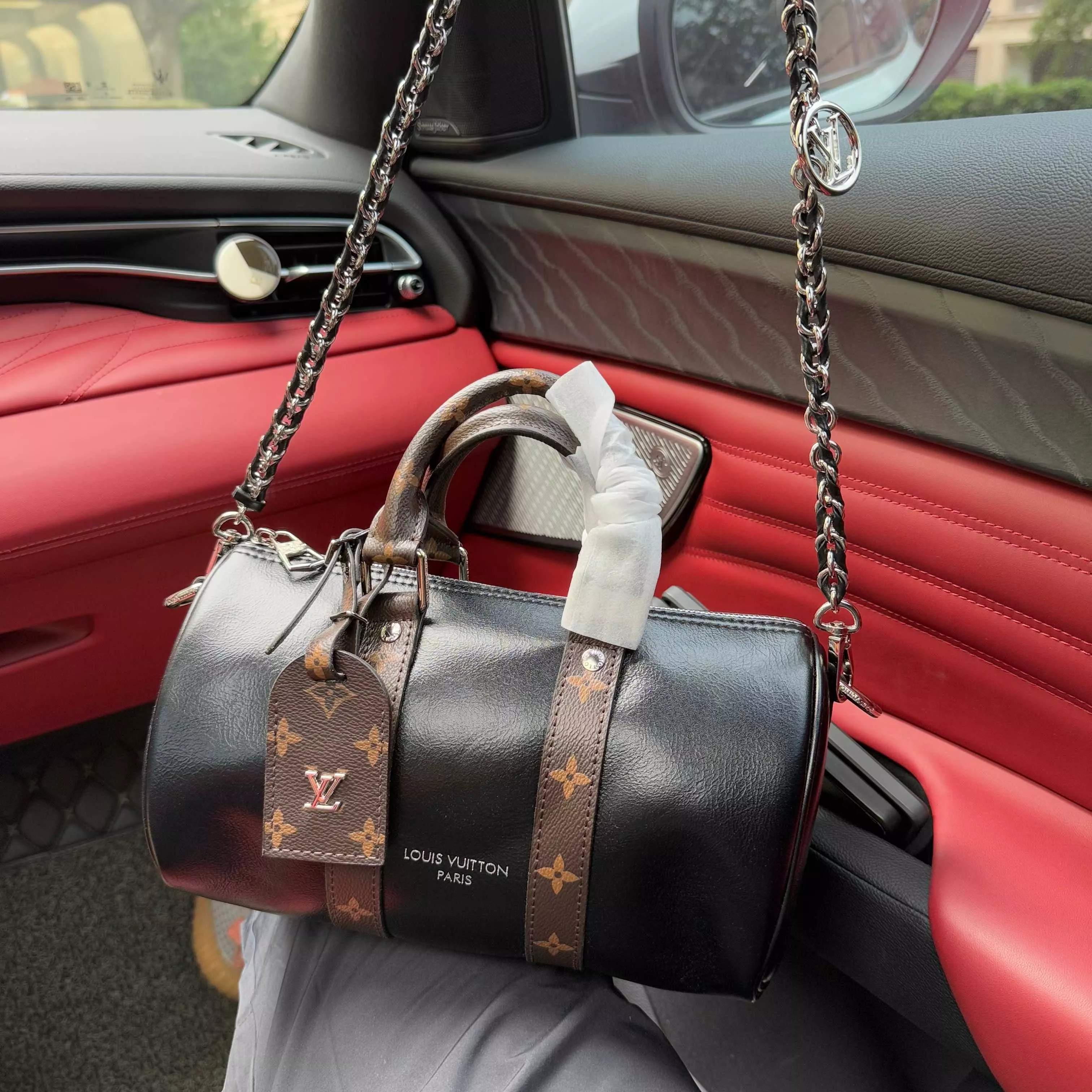 루이비통 Keepall25 블랙 체인 숄더 백 상세 이미지 3