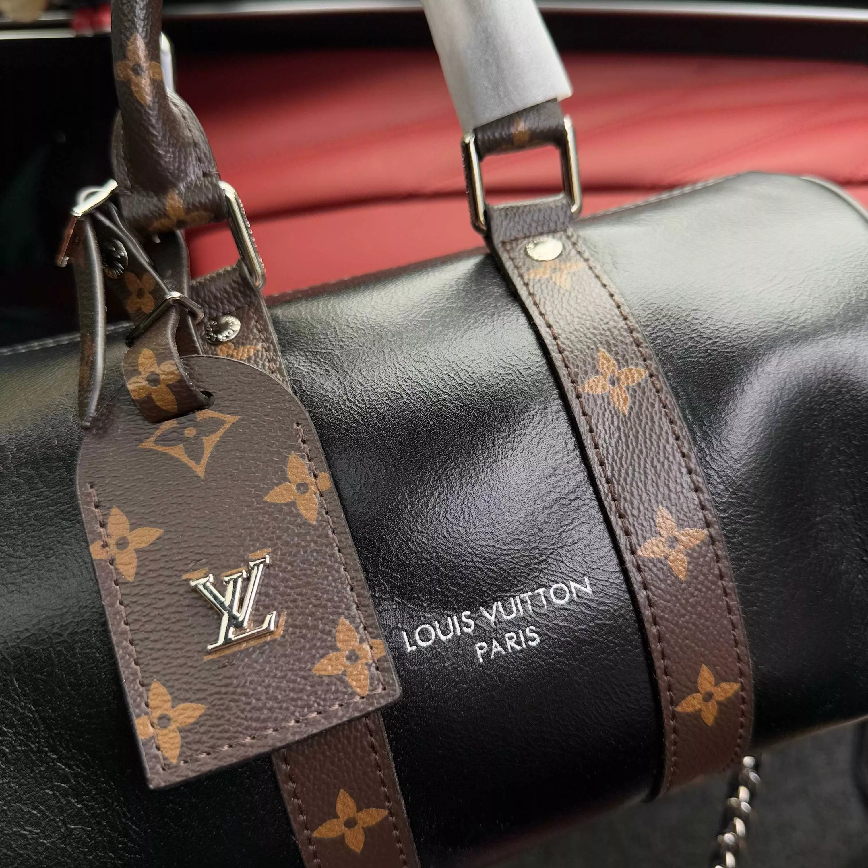 루이비통 Keepall25 블랙 체인 숄더 백 상세 이미지 5