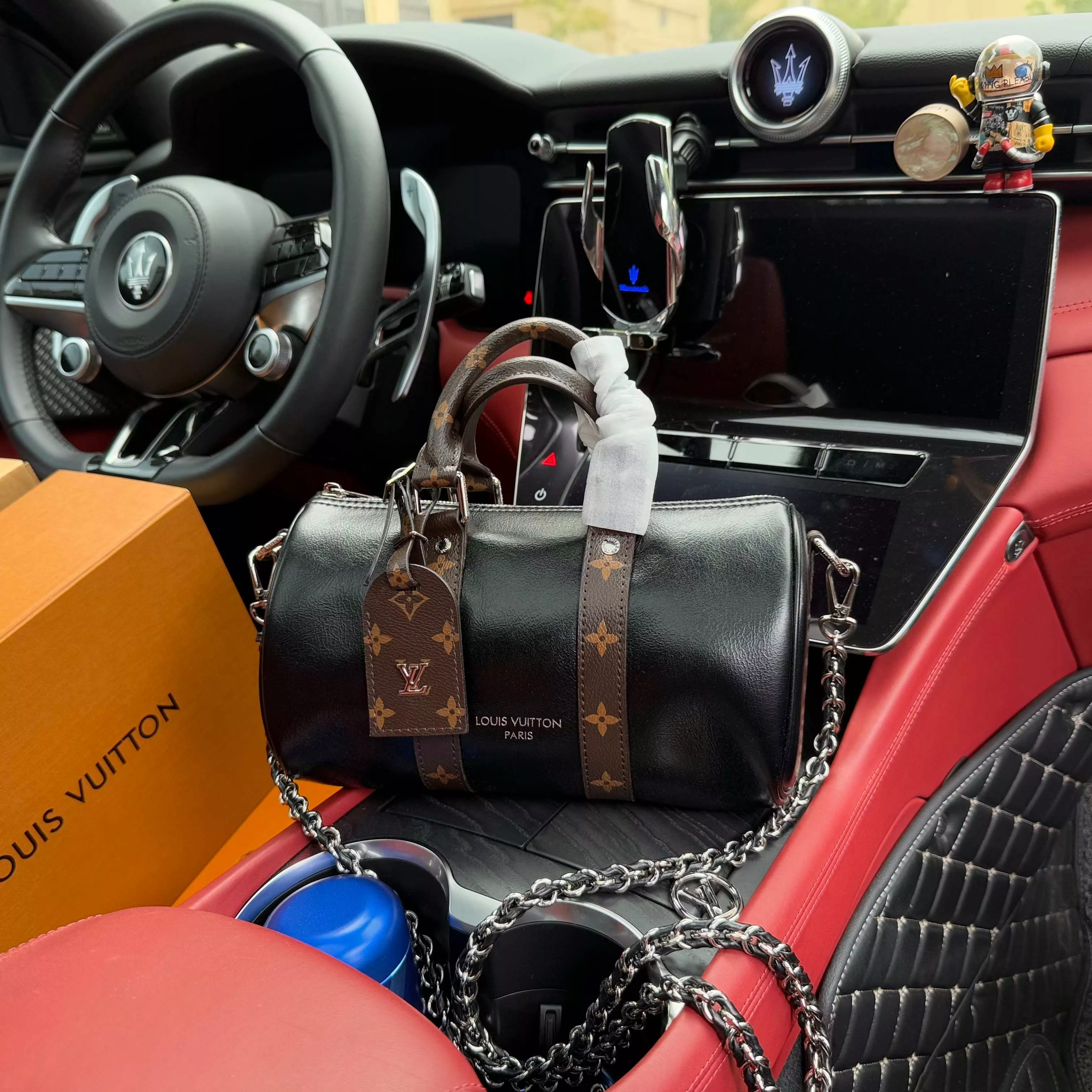 루이비통 Keepall25 블랙 체인 숄더 백 상세 이미지 2