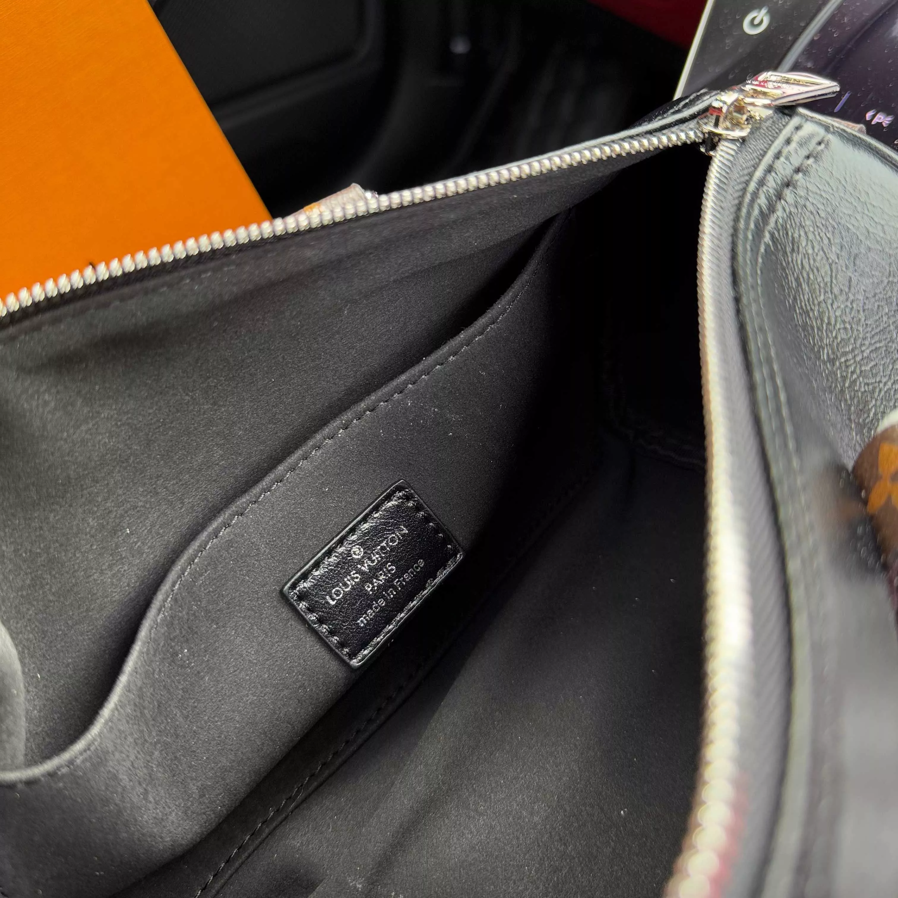 루이비통 Keepall25 블랙 체인 숄더 백 상세 이미지 9