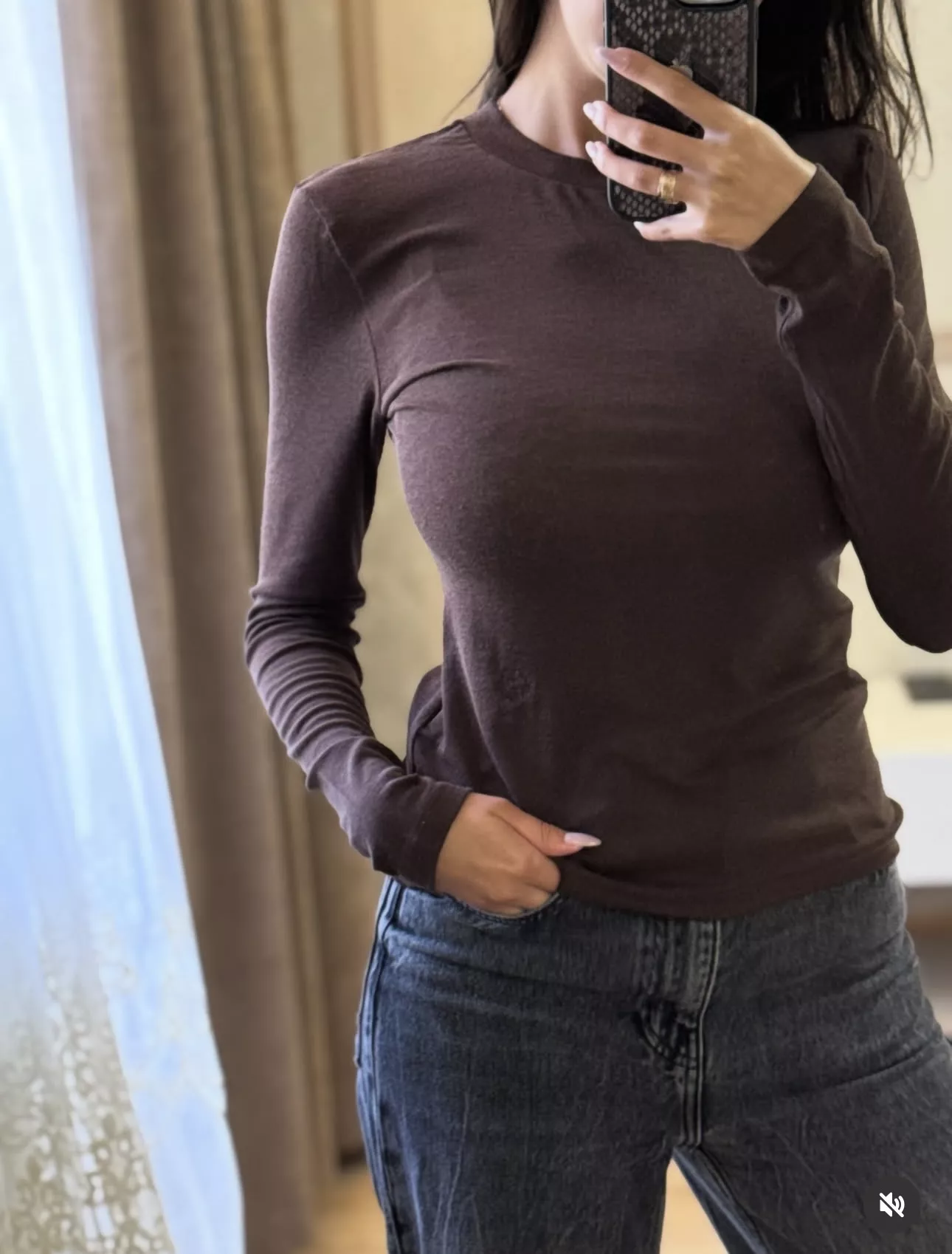 로로피아나 심플 로고 자수 긴소매 티셔츠 상세 이미지 18