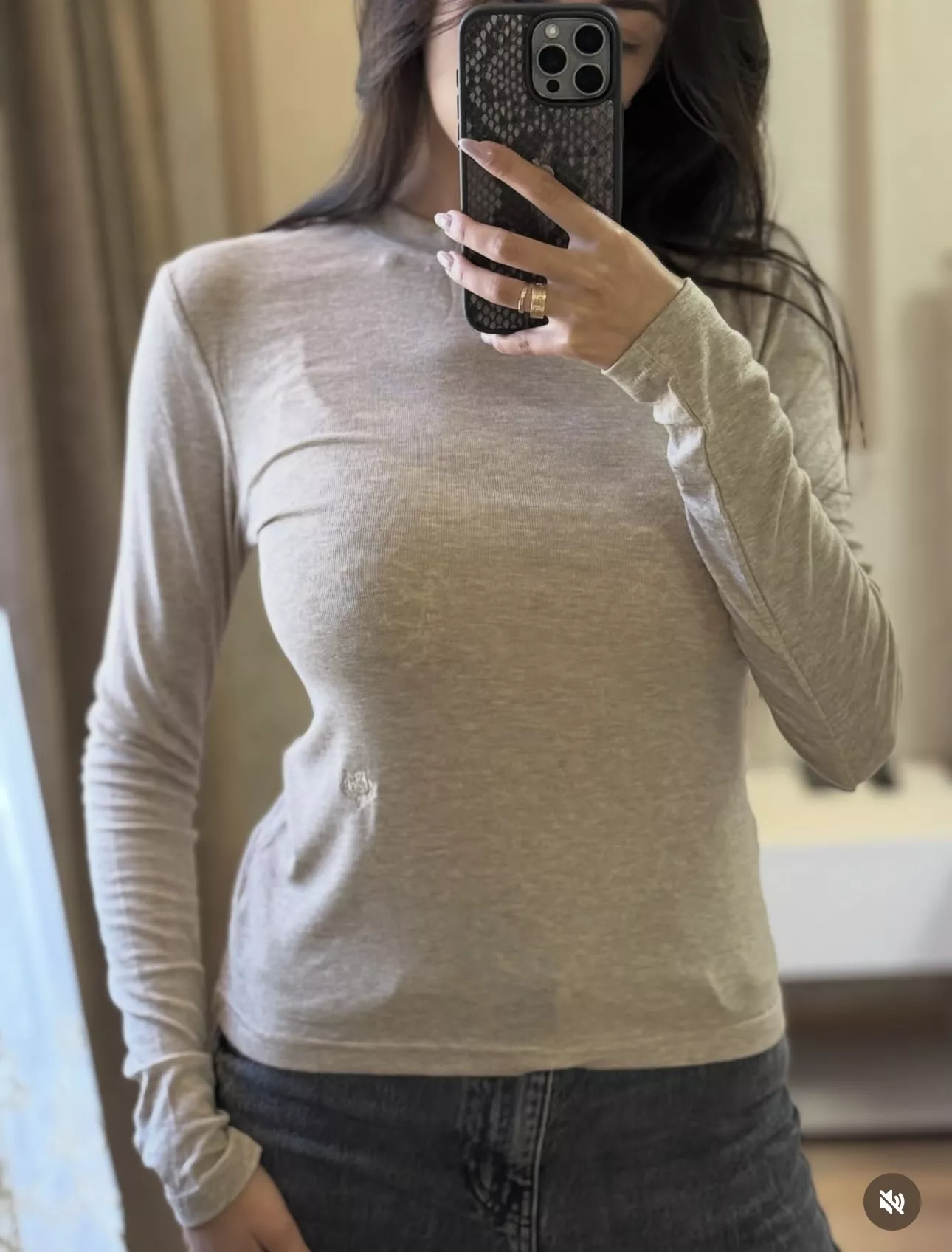 로로피아나 심플 로고 자수 긴소매 티셔츠 상세 이미지 17