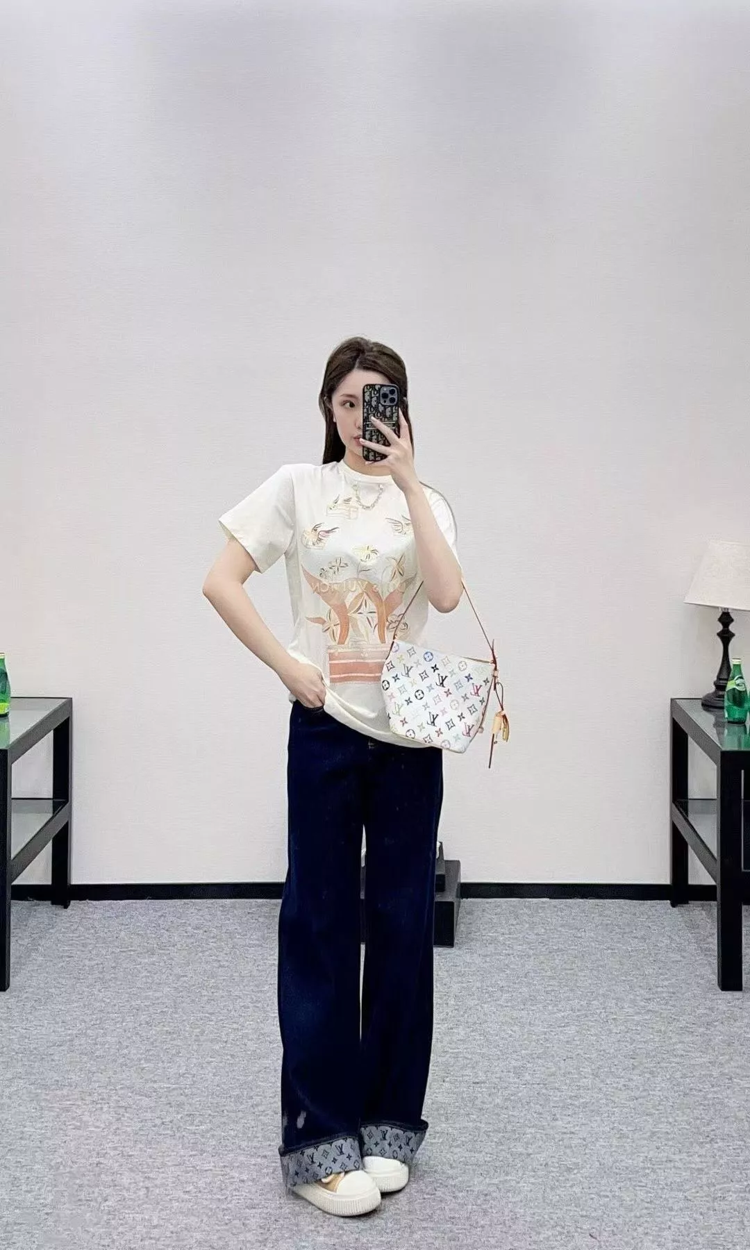 루이비통 체인 장식 골드 레터 프린트 반소매 티셔츠 상세 이미지 19