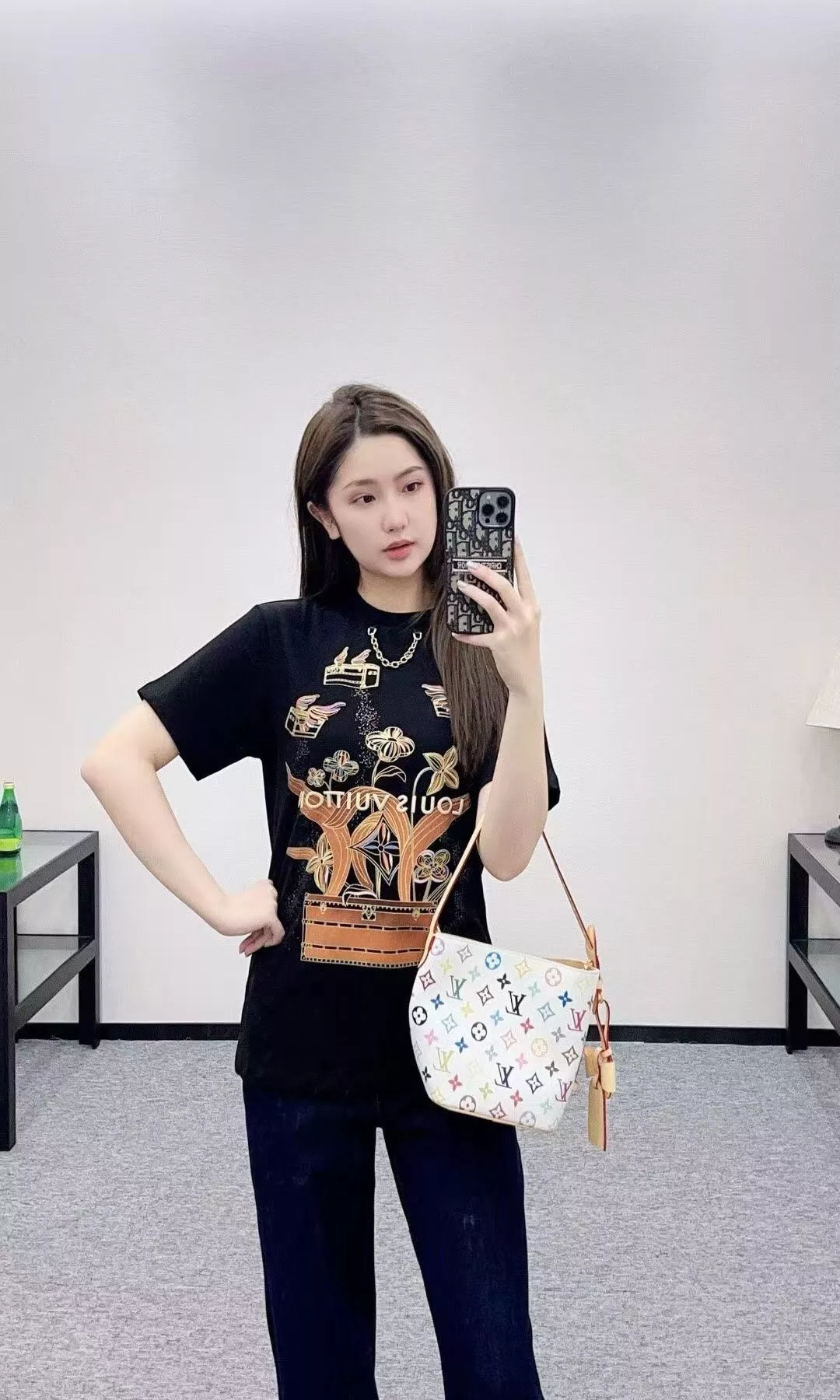 루이비통 체인 장식 골드 레터 프린트 반소매 티셔츠 상세 이미지 21