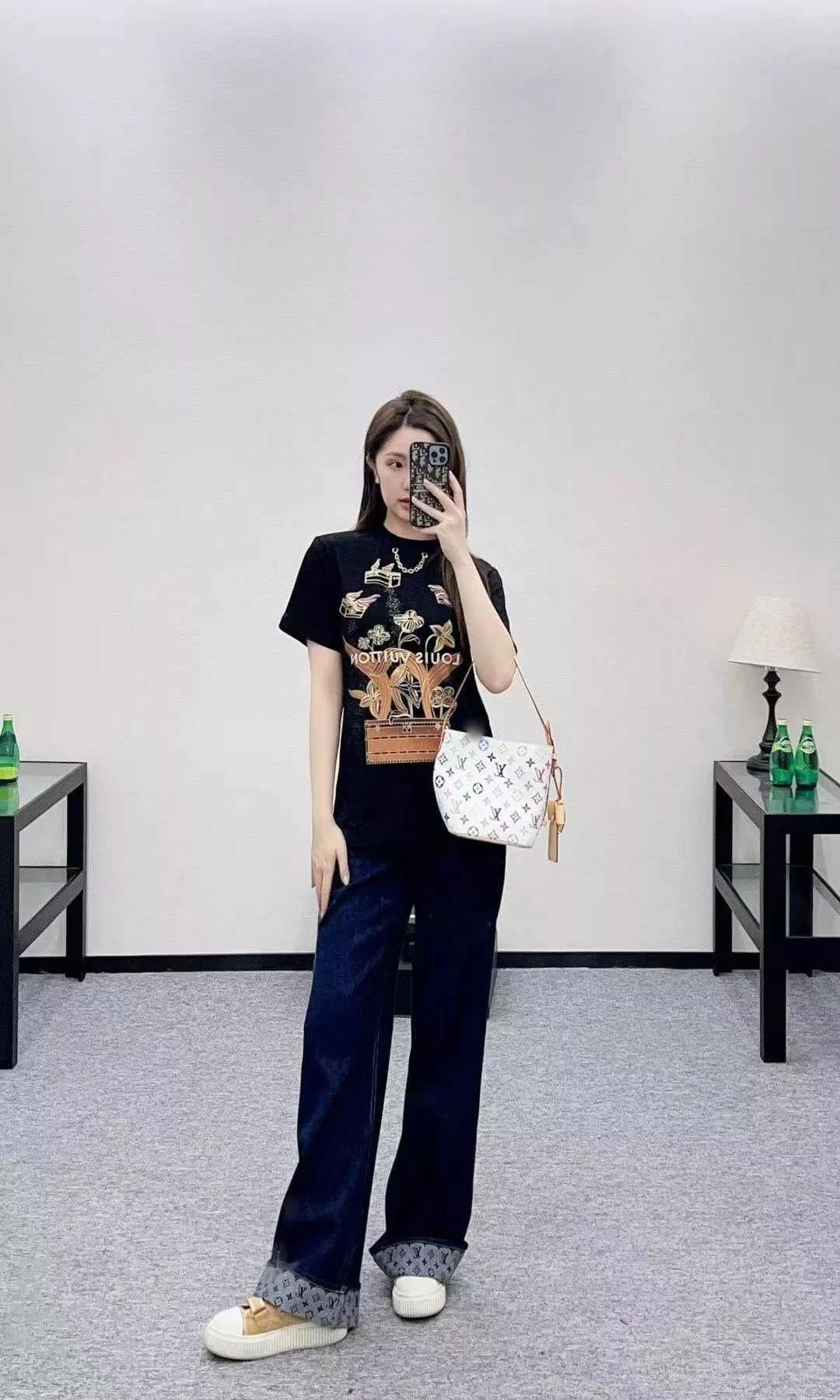 루이비통 체인 장식 골드 레터 프린트 반소매 티셔츠 상세 이미지 24