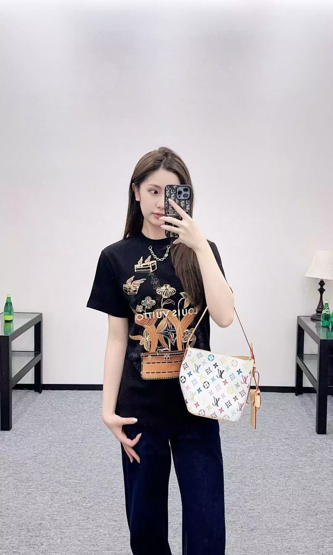 루이비통 체인 장식 골드 레터 프린트 반소매 티셔츠 상세 이미지 25